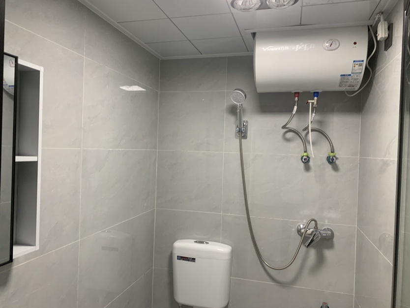 森林国际城1室2厅1厨一卫精装修家具家电全配优价出租！