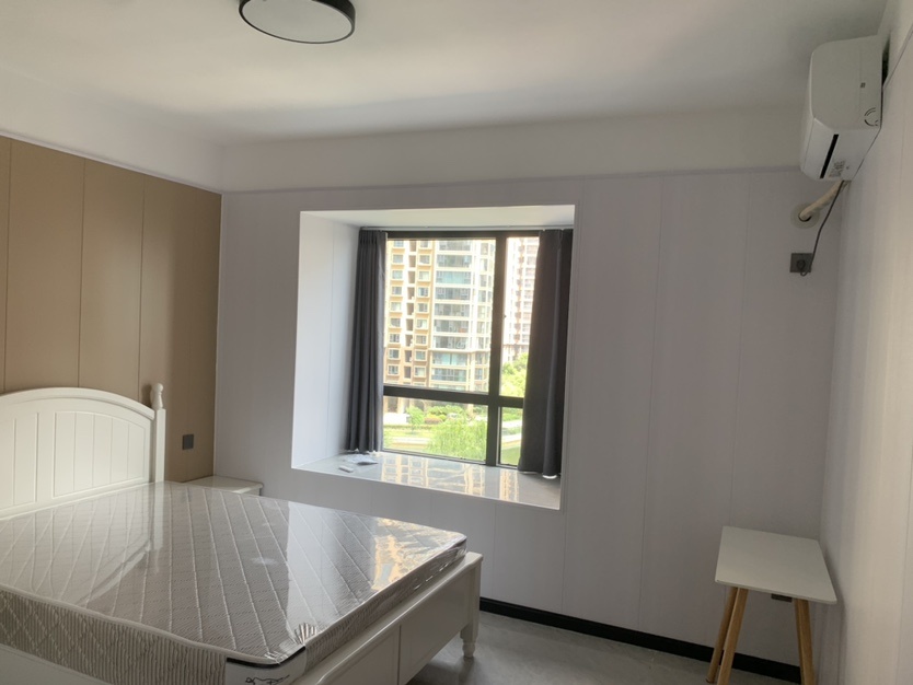 森林国际城1室2厅1厨一卫精装修家具家电全配优价出租！