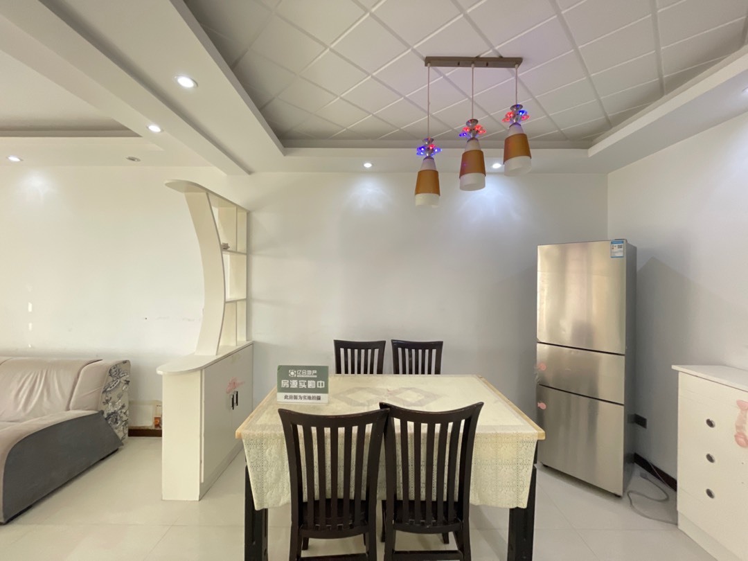 漫城林语2室2厅1厨1卫精装修家具家电全配1300元优价出租！