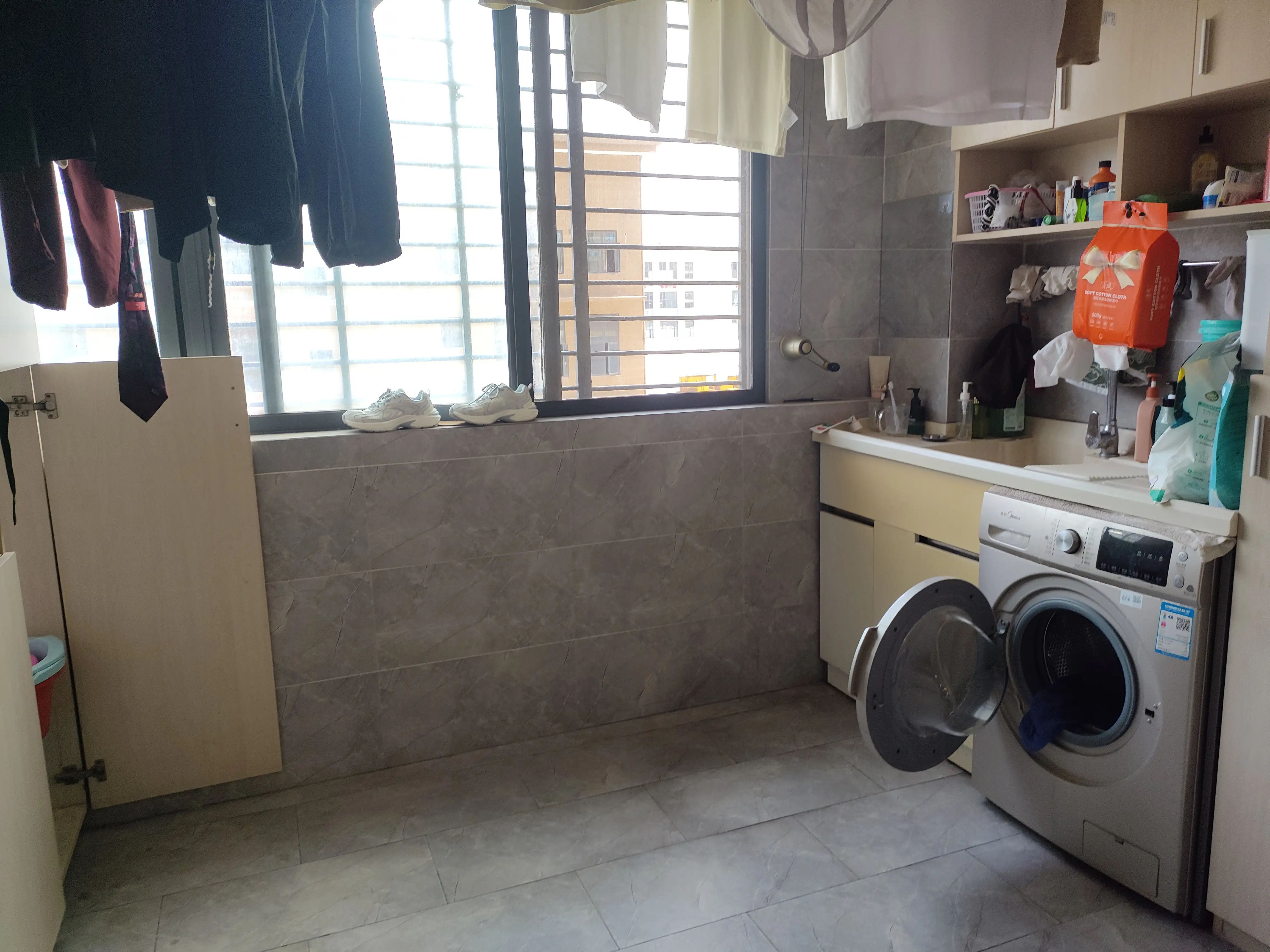 满庭春3室2卫精装修保养完好拎包即住！