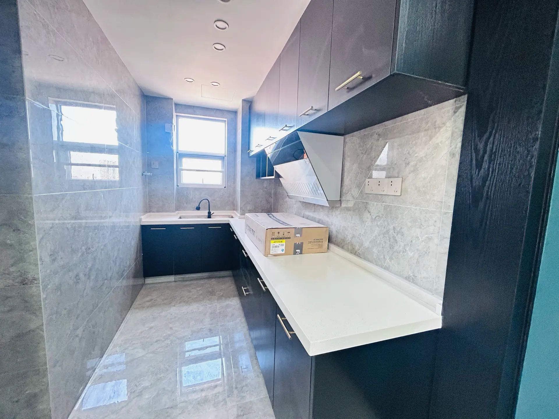 和合国际城全新精装修3室2厅2卫拎包即住！