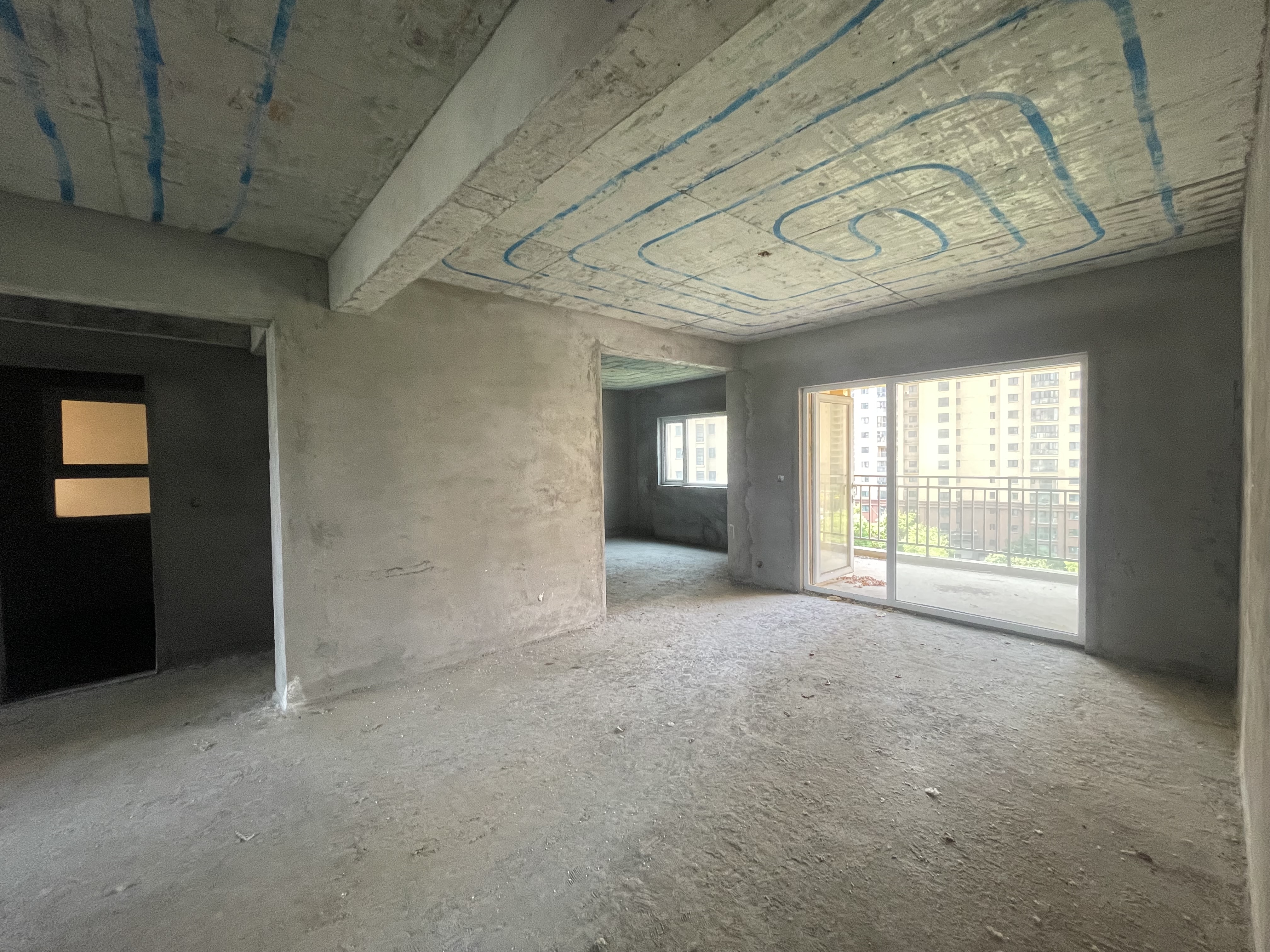 满庭春3室2厅2卫全新毛坯供暧房手续齐全诚心出售!