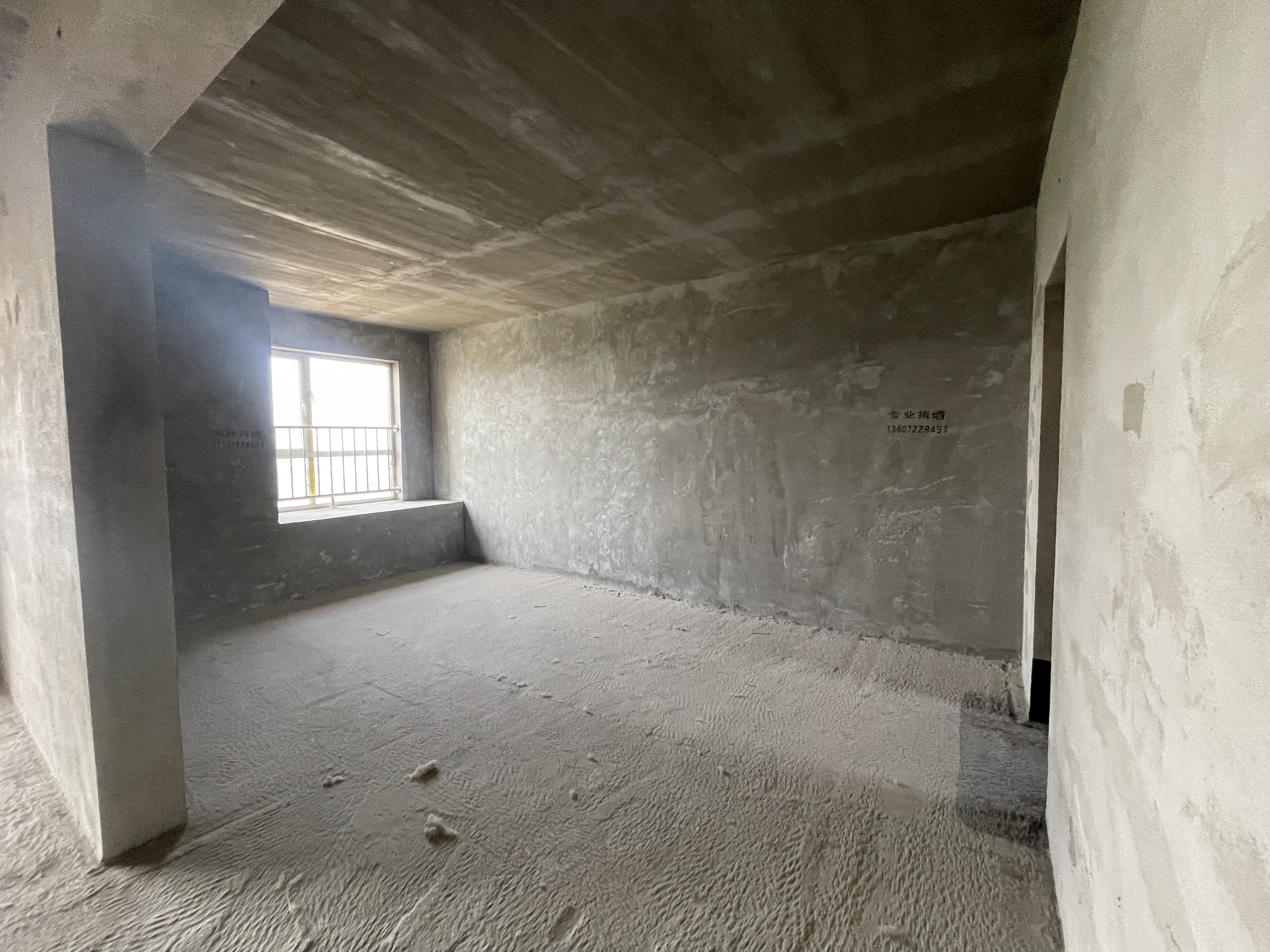 奥星凤凰城2室2厅1卫南北通透的边户，31万优价出售