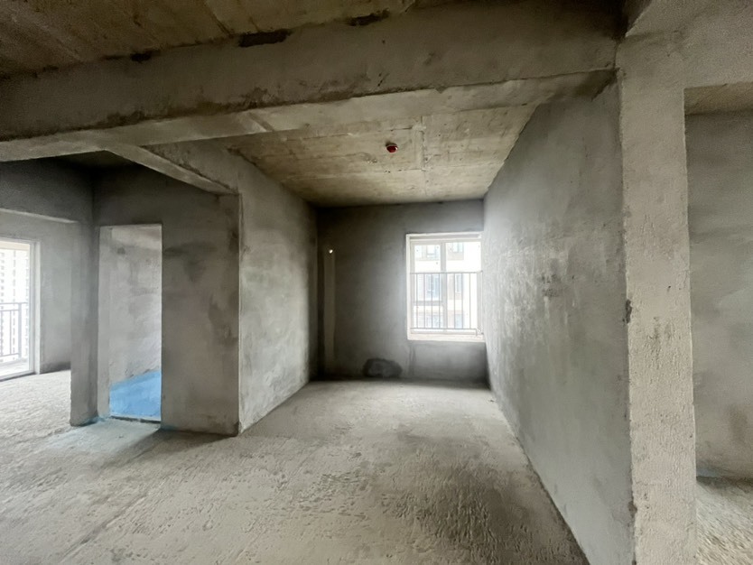 蓝天白云3室2厅2卫全新毛坯房优价出售