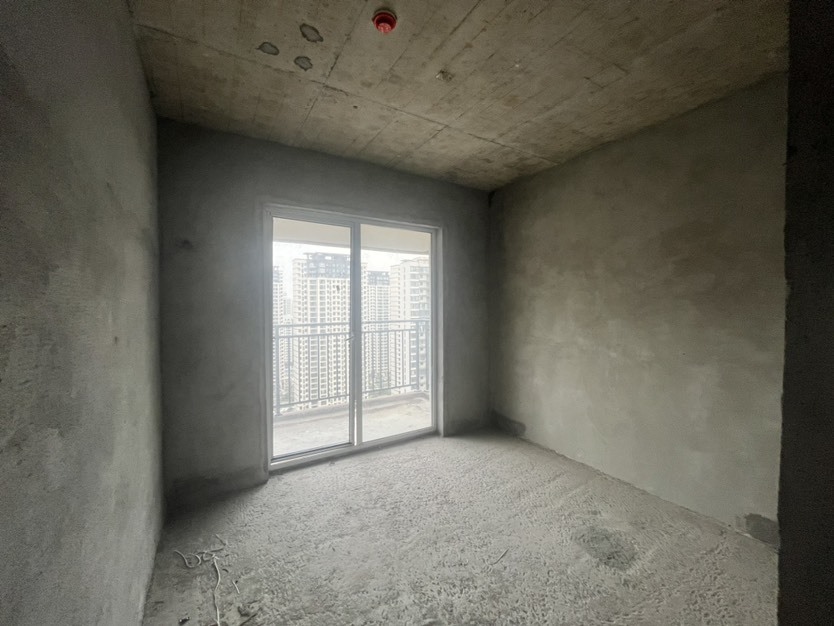 蓝天白云3室2厅2卫全新毛坯房优价出售