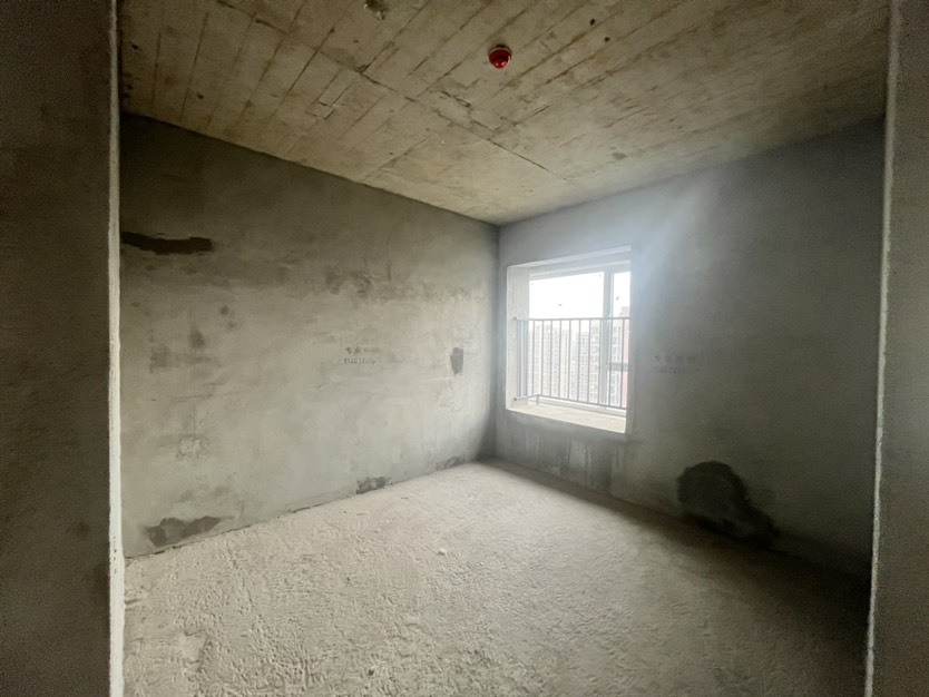 蓝天白云3室2厅2卫全新毛坯房优价出售