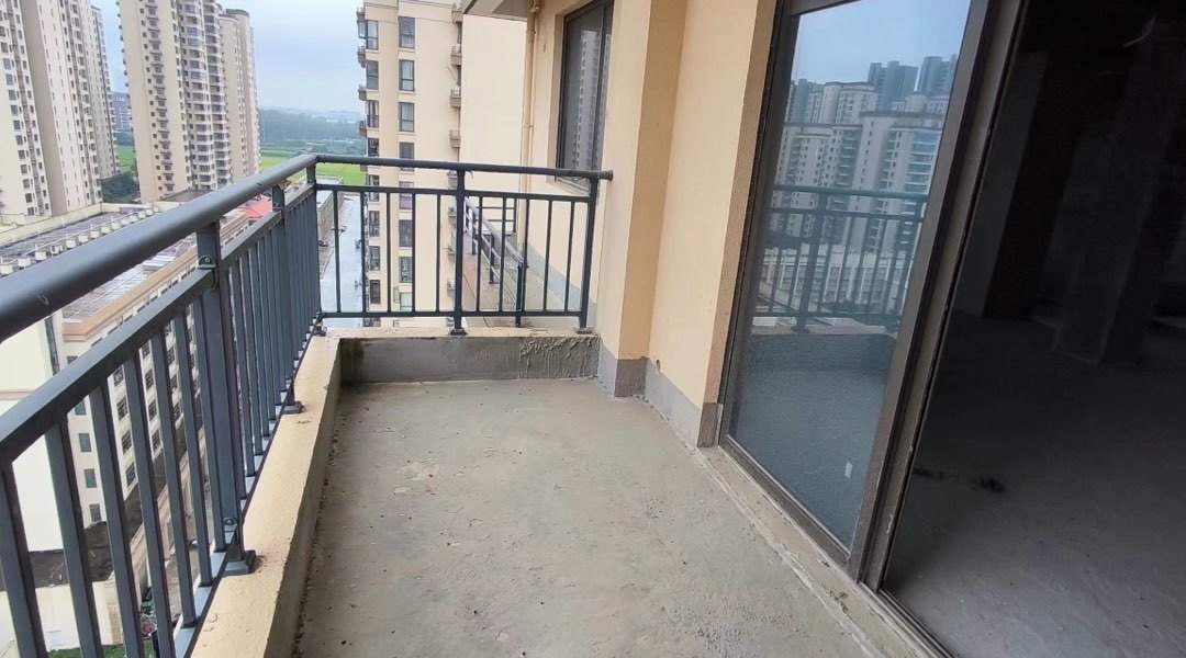 荣怀及第世家3室2厅2卫 全新毛坯房 南北通透前后双阳台 5300元优价出售