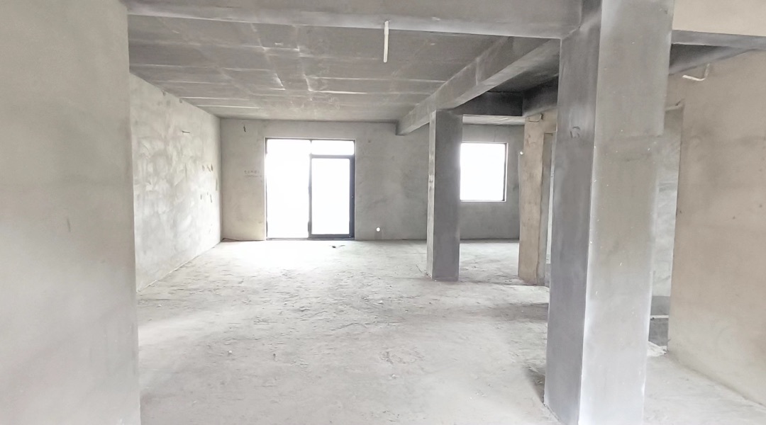 蓝天新城3室2厅2卫全新毛坯房南北通透两证满2年前后双阳台！