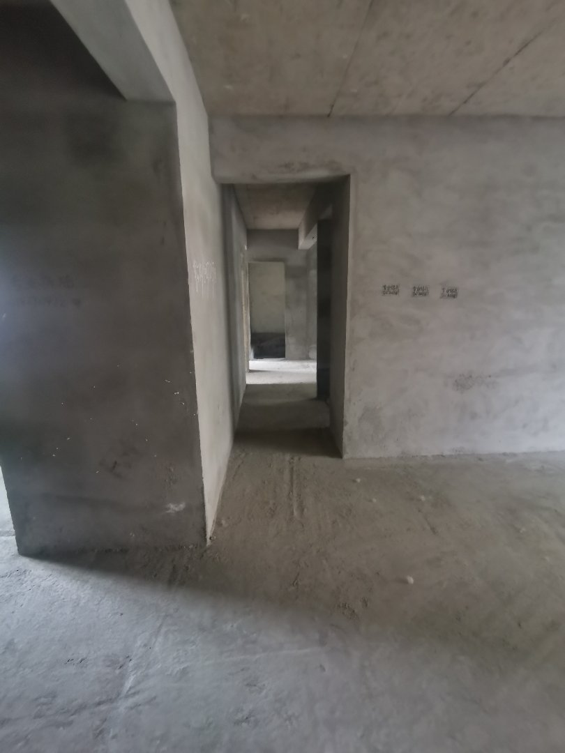 蓝天新城3室2厅2卫全新毛坯房南北通透两证满2年前后双阳台！