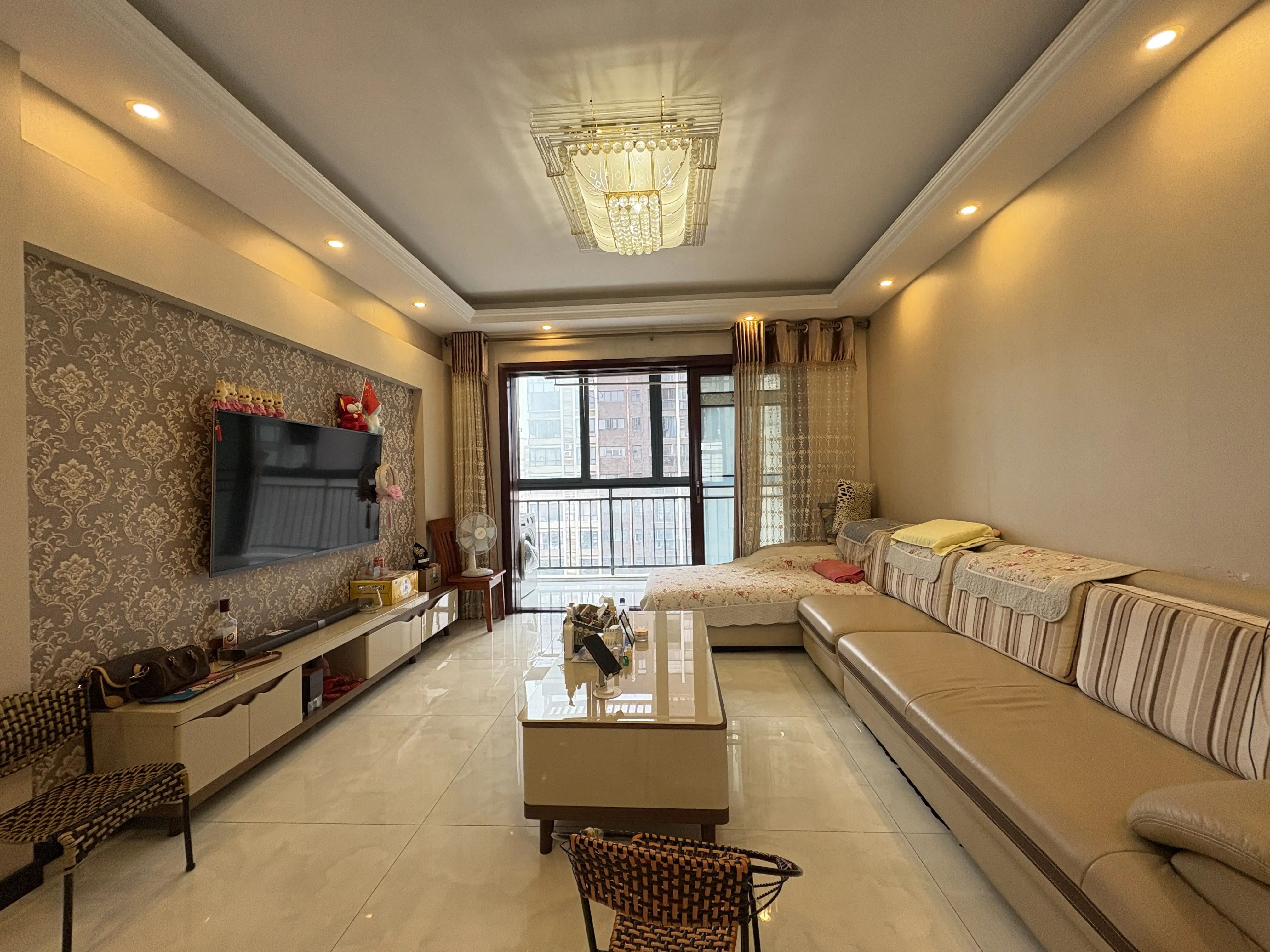 和合国际城3室2厅2卫  精装修 两证满2年  家具家电全配 优价出售！