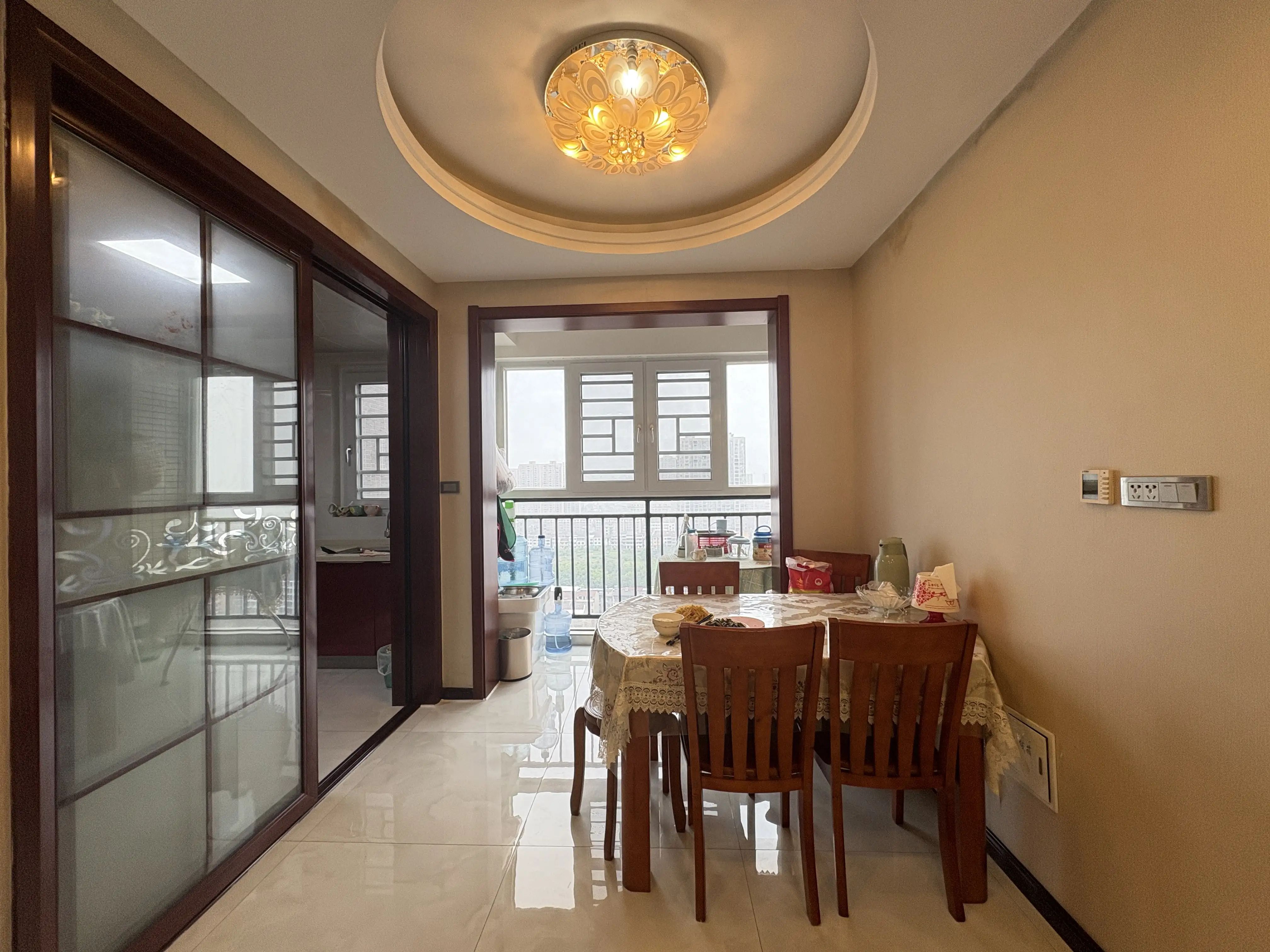 和合国际城3室2厅2卫精装修两证满2年家具家电全配优价出售！