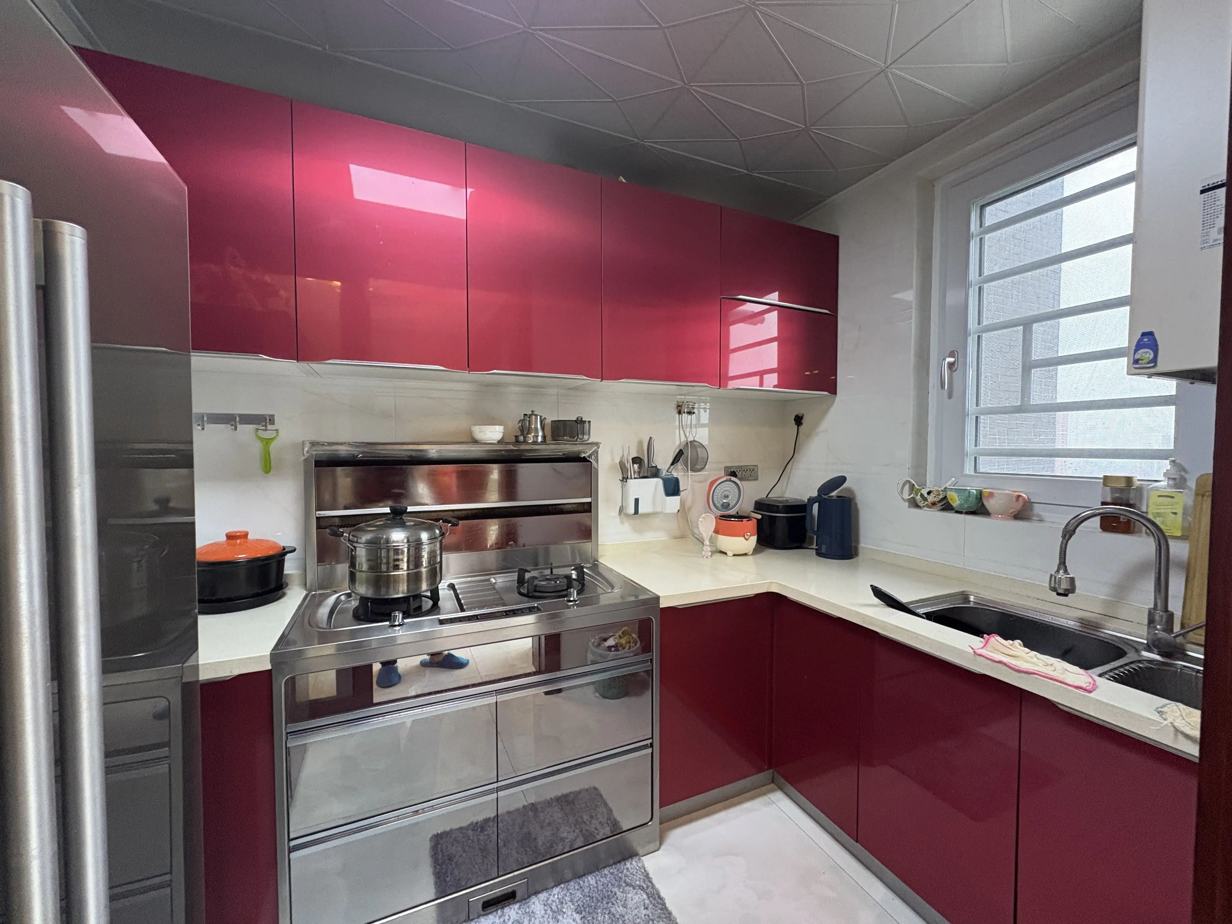 和合国际城3室2厅2卫精装修两证满2年家具家电全配优价出售！