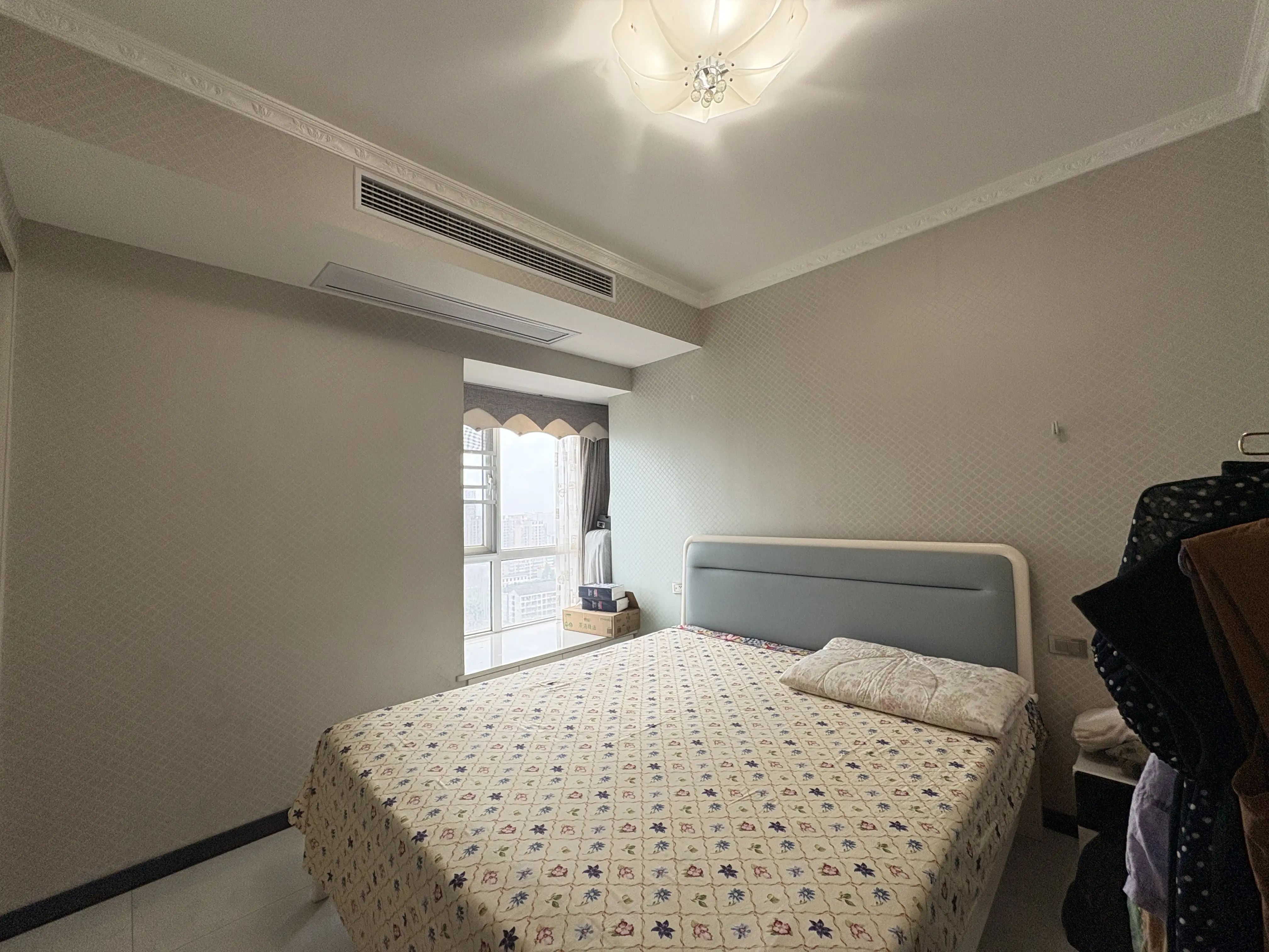 和合国际城3室2厅2卫精装修两证满2年家具家电全配优价出售！