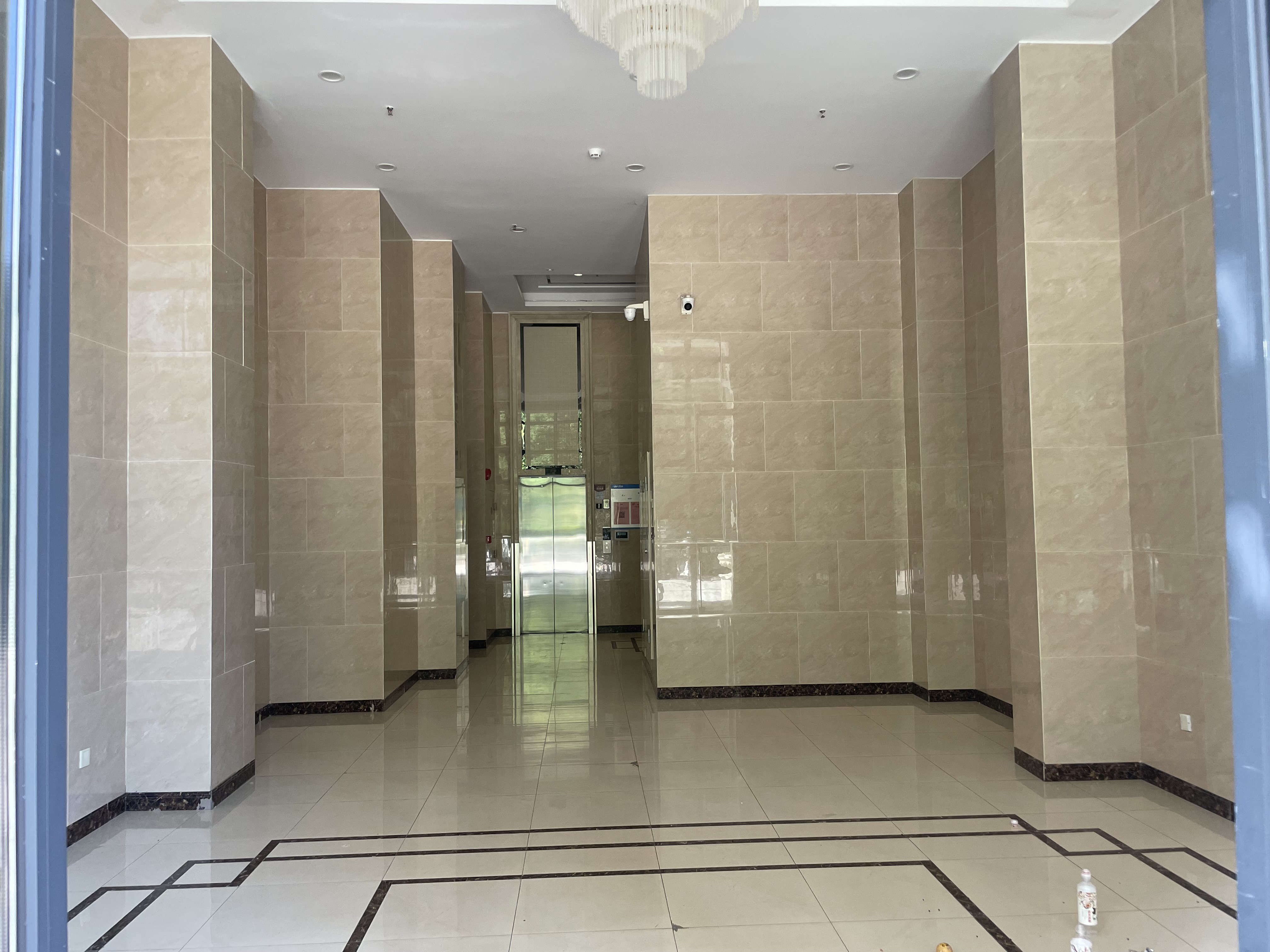 森林国际城翡冷翠3室2厅2卫全新毛坯房楼下就是新二中二小，旁边就是沔阳公园