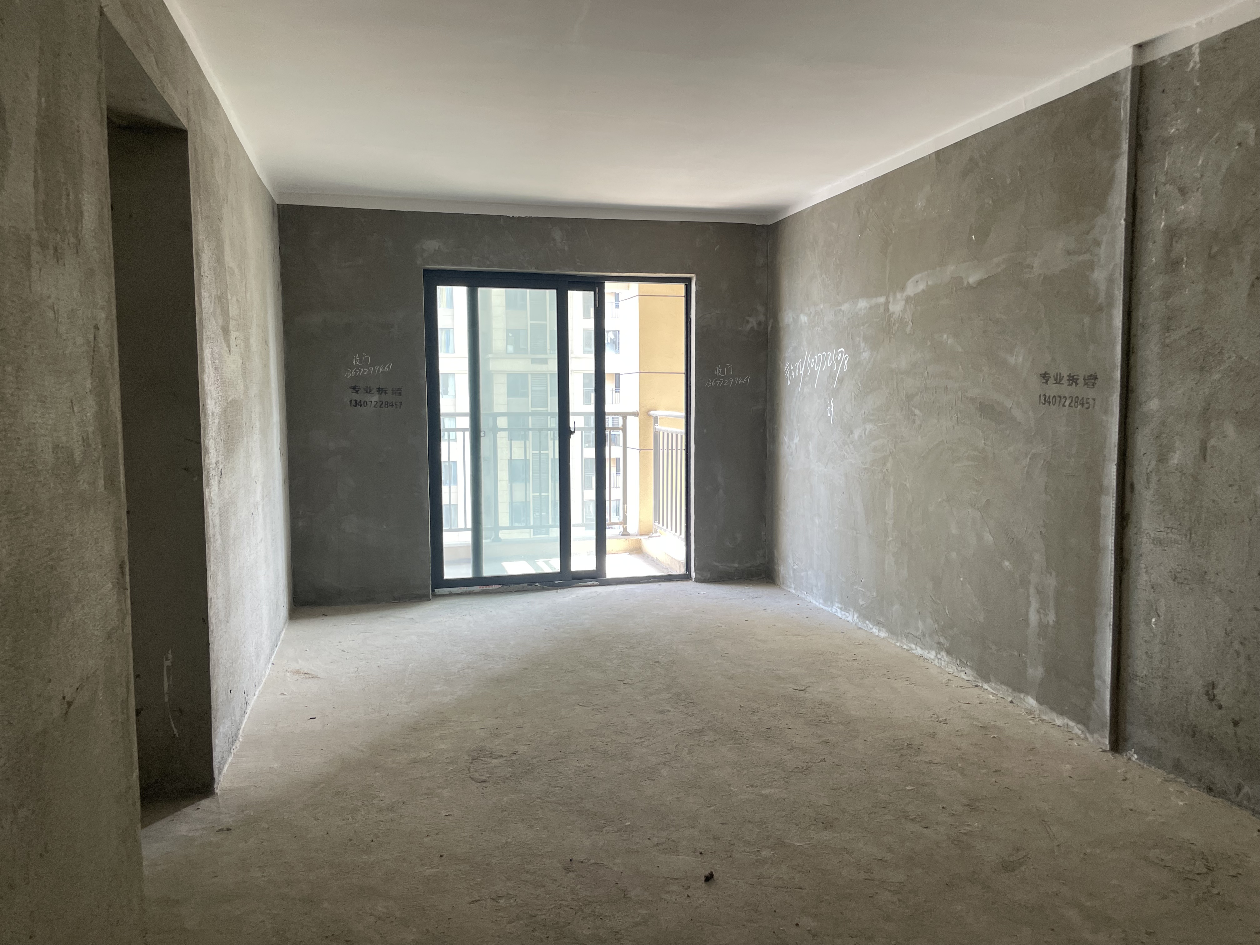 森林国际城翡冷翠3室2厅2卫全新毛坯房楼下就是新二中二小，旁边就是沔阳公园