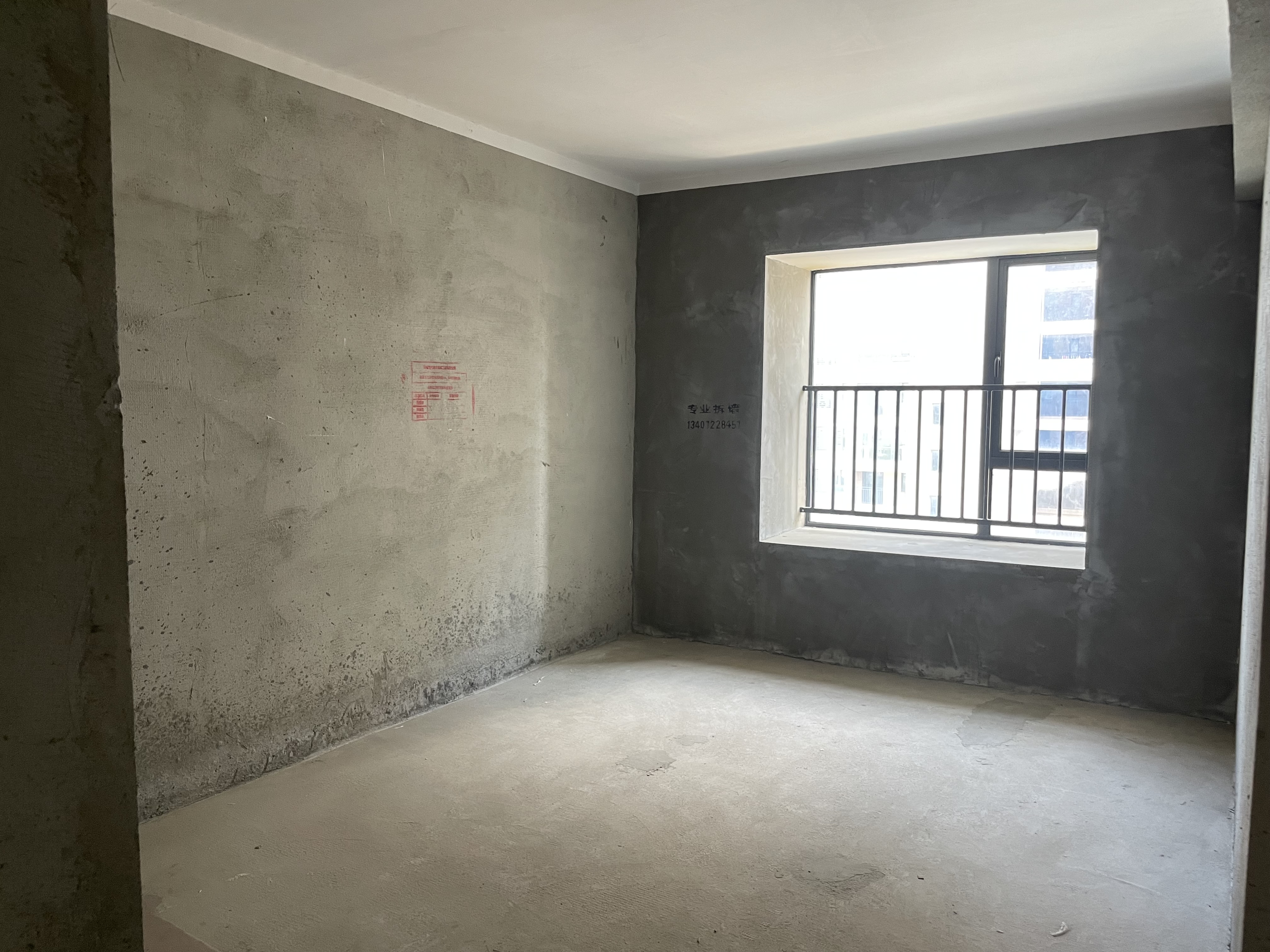 森林国际城翡冷翠3室2厅2卫全新毛坯房楼下就是新二中二小，旁边就是沔阳公园