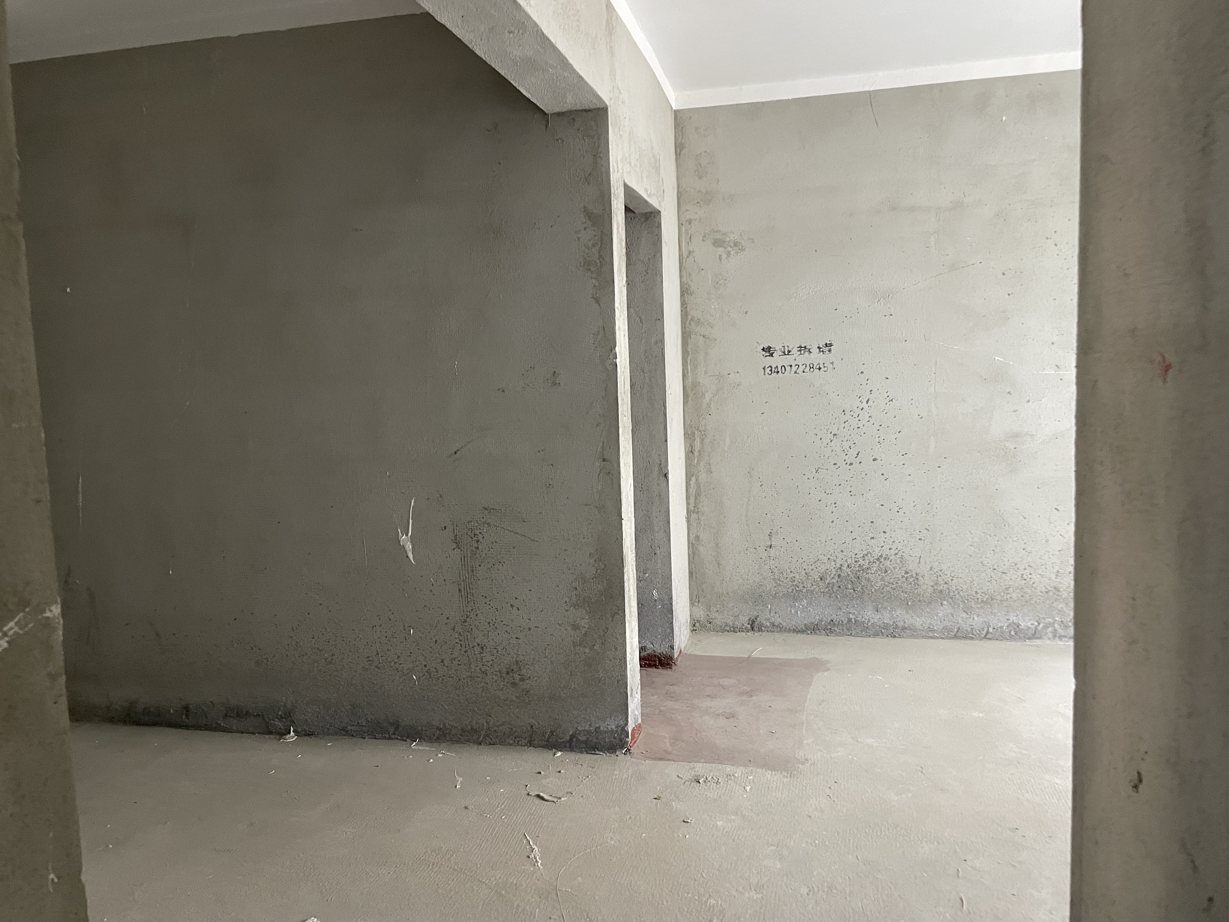 森林国际城翡冷翠3室2厅2卫全新毛坯房楼下就是新二中二小，旁边就是沔阳公园