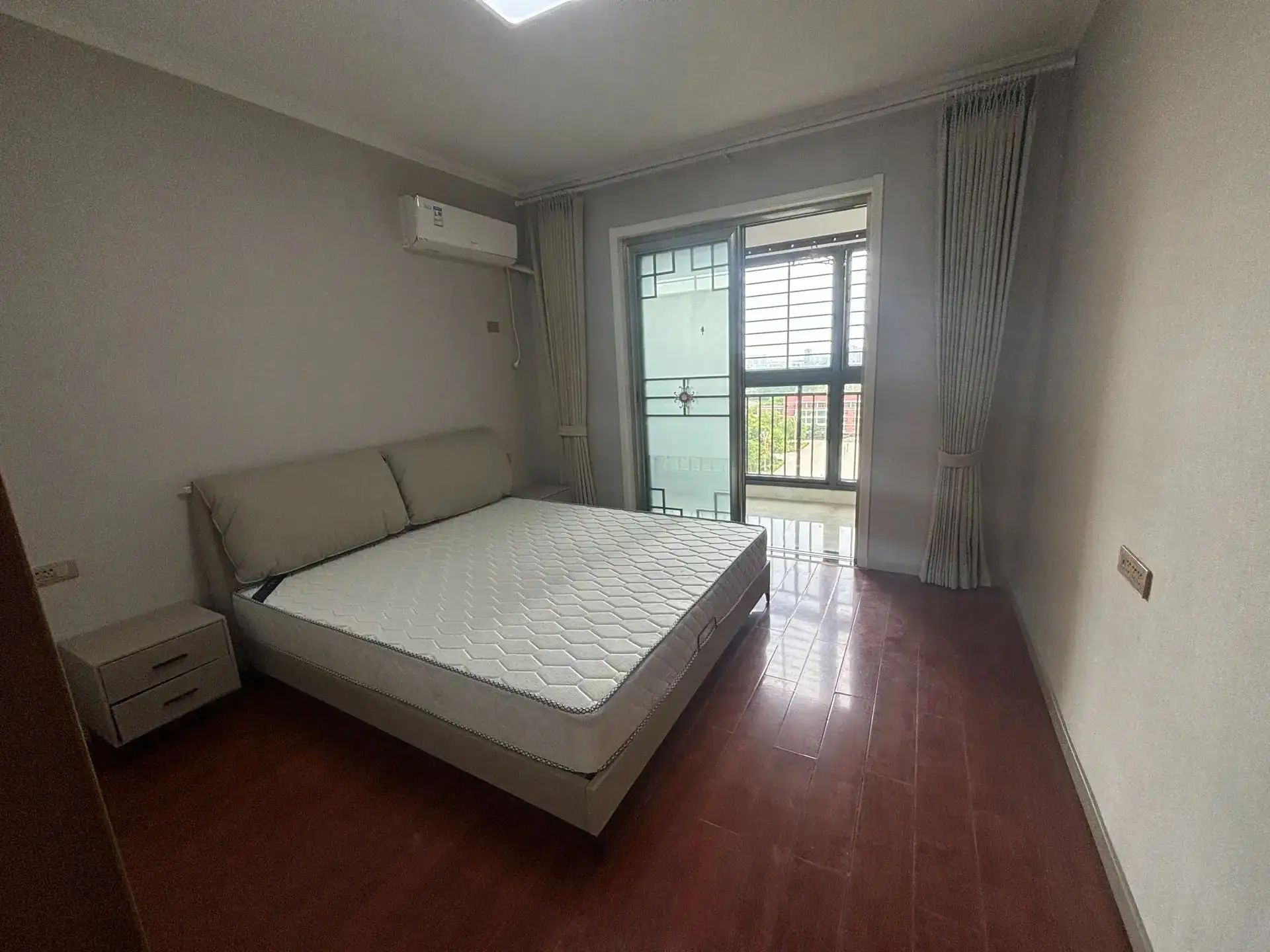 翰林公馆2室2厅精装修家具家电全配拎包即住，机会难得！