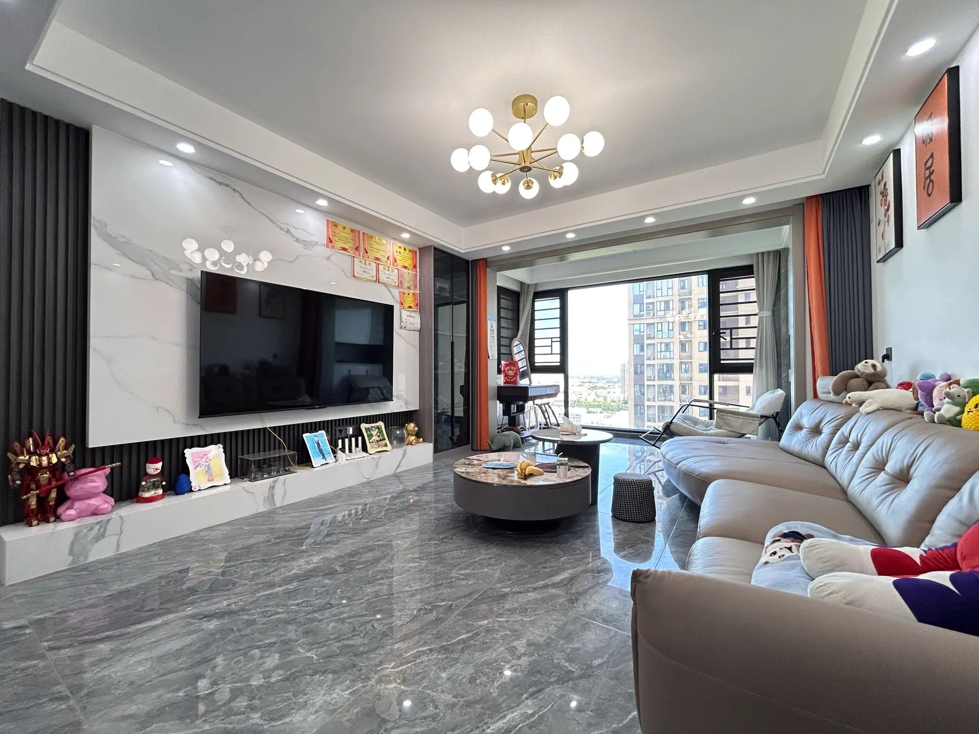 仙桃当代满庭春3室2厅2卫精装修保养完好，67优价出售！