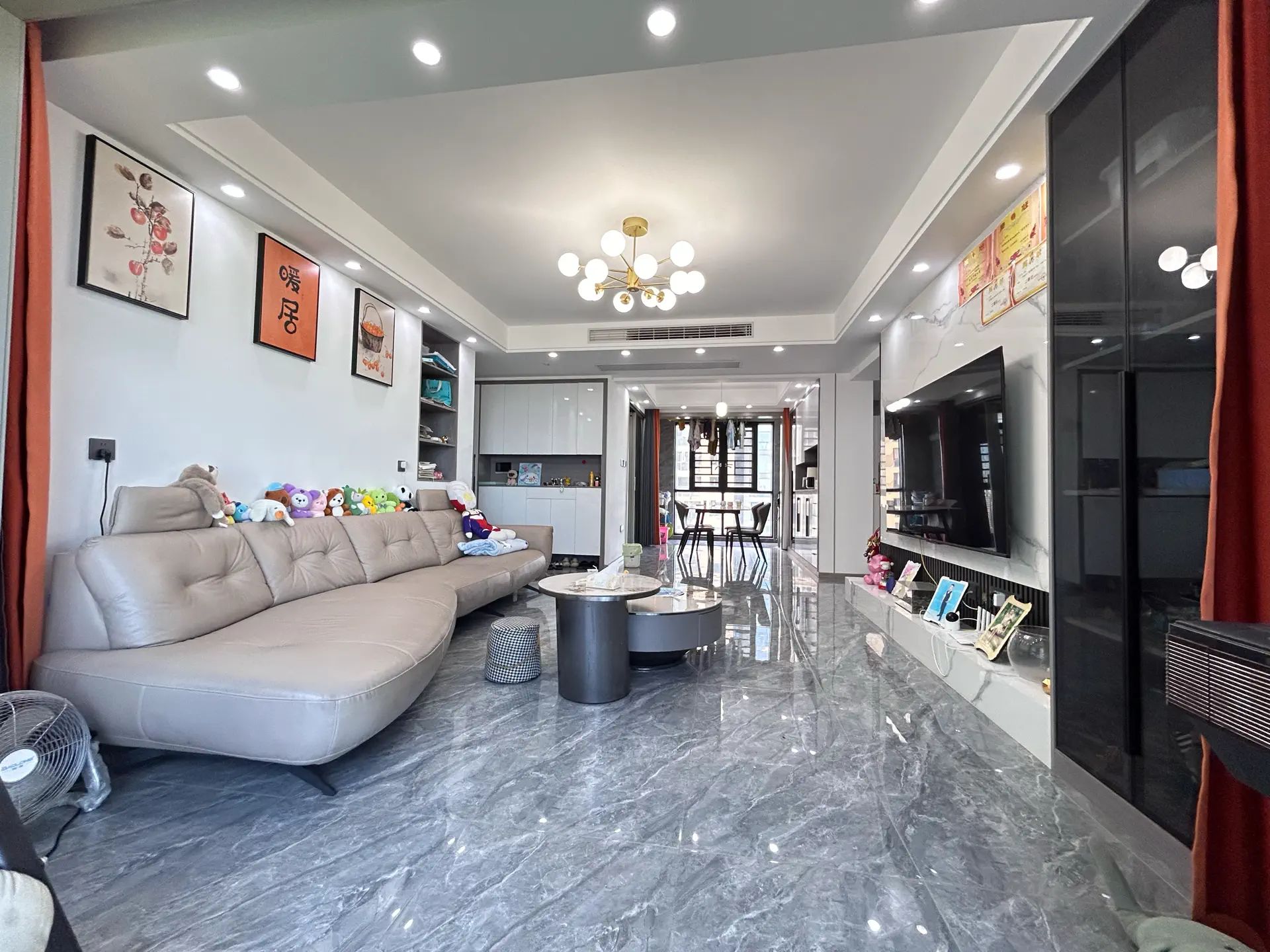 仙桃当代满庭春3室2厅2卫精装修保养完好，67优价出售！