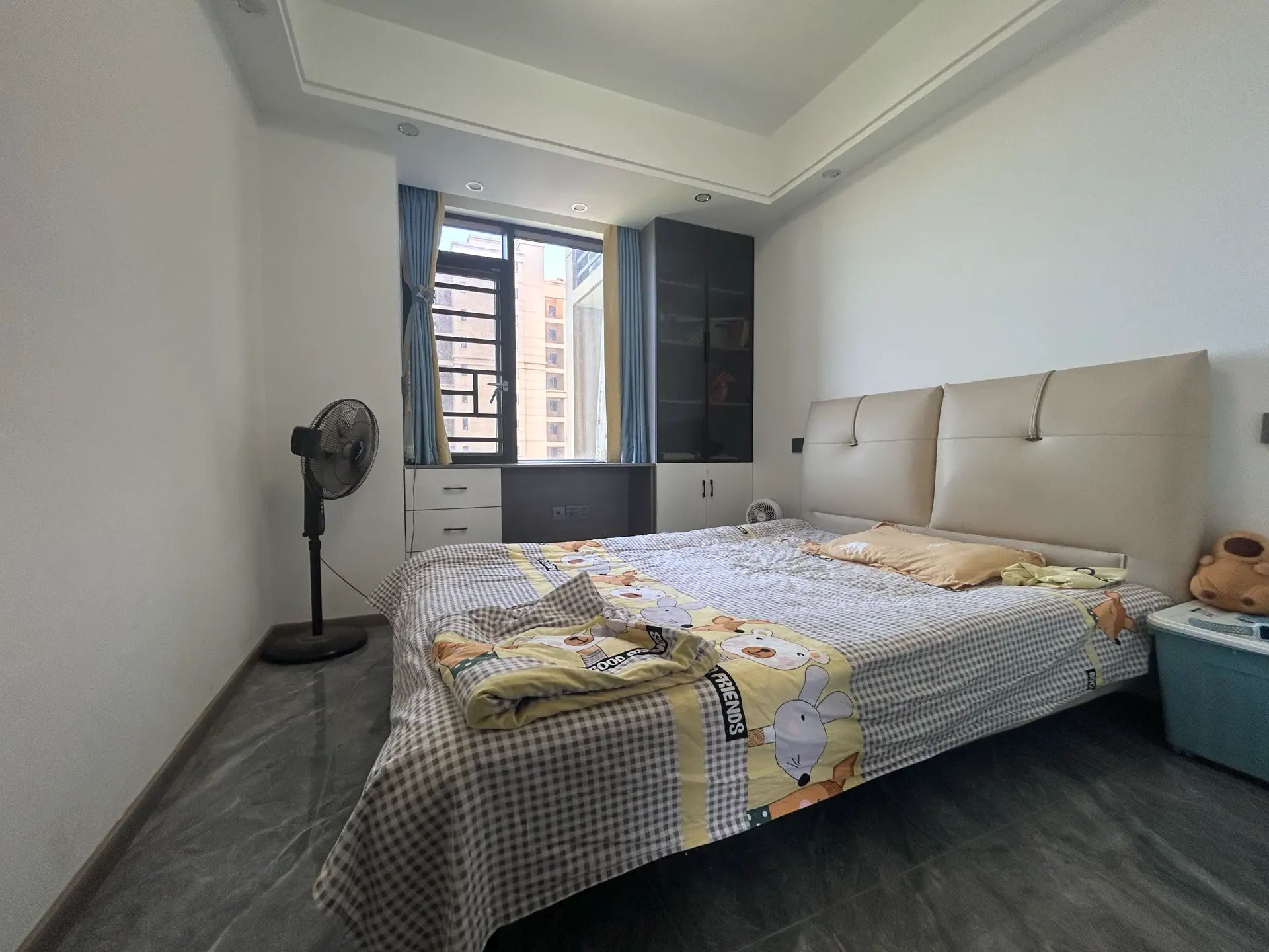 仙桃当代满庭春3室2厅2卫精装修保养完好，67优价出售！