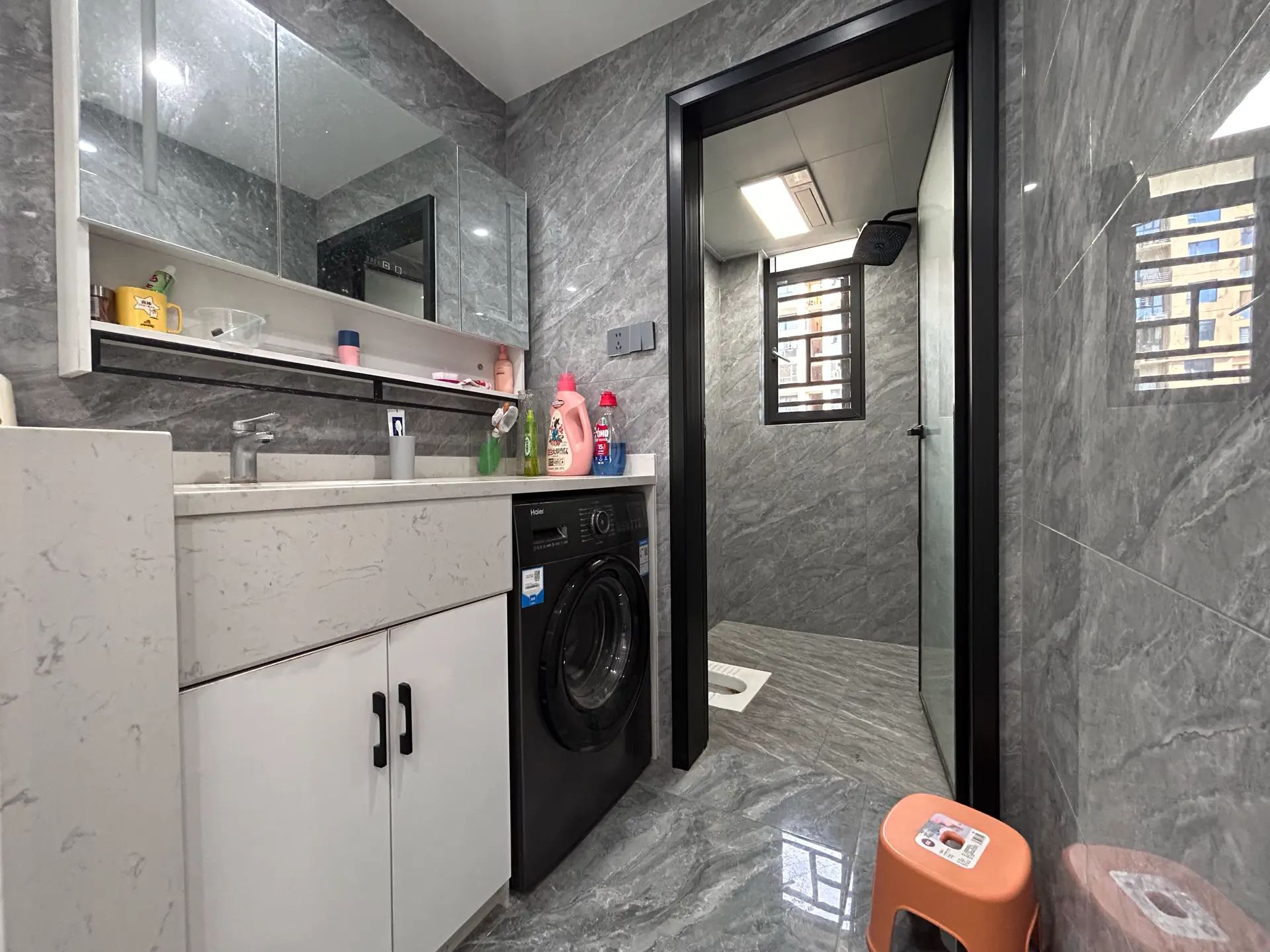 仙桃当代满庭春3室2厅2卫精装修保养完好，67优价出售！