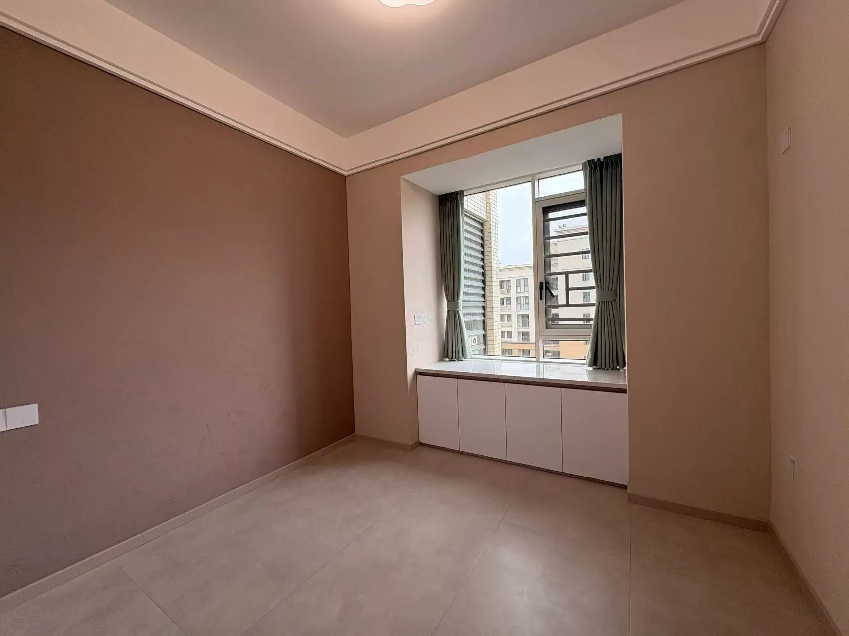 沔阳天泽园大学的旁边出行和购物都非常方便