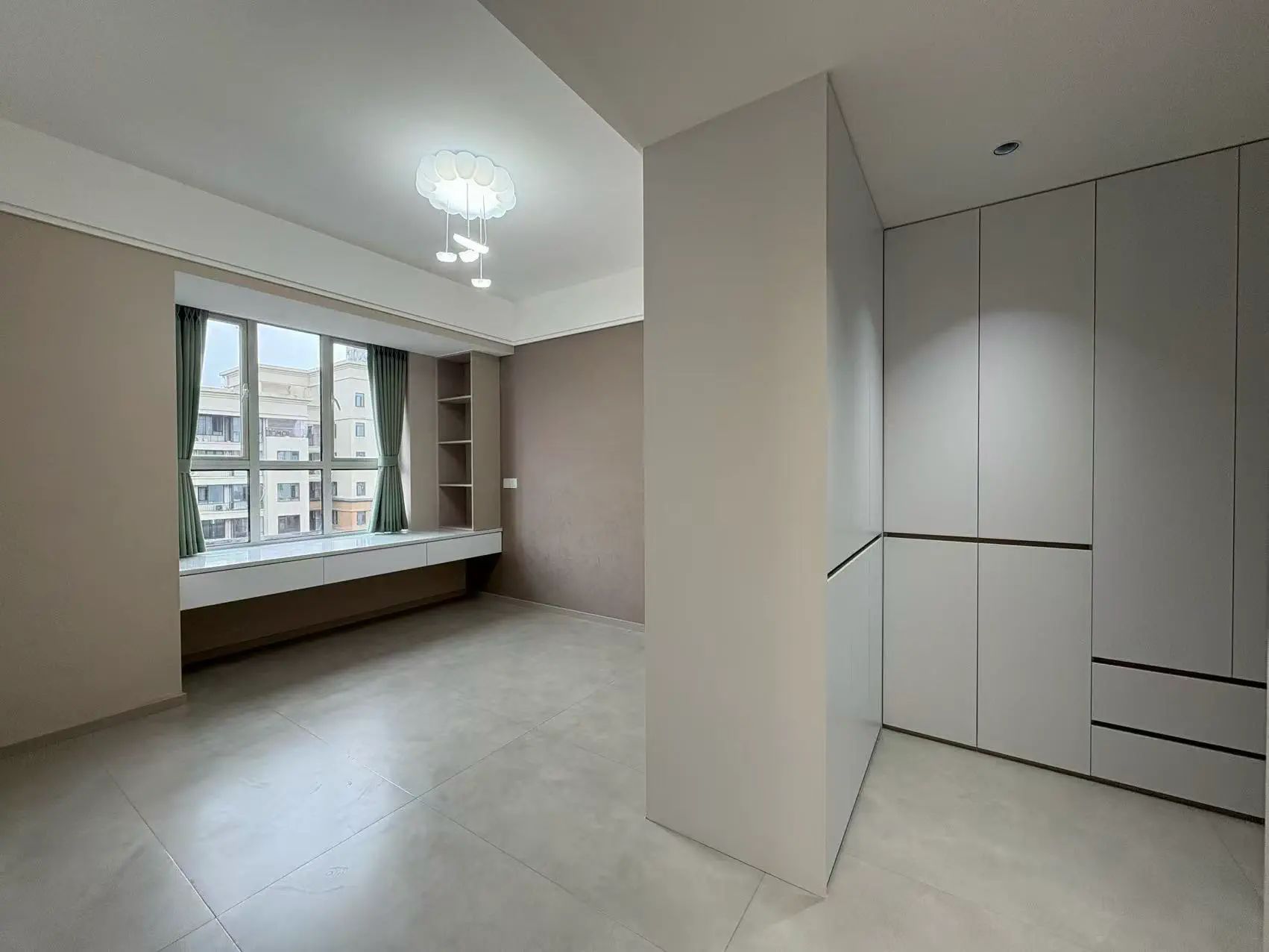 沔阳天泽园大学的旁边出行和购物都非常方便