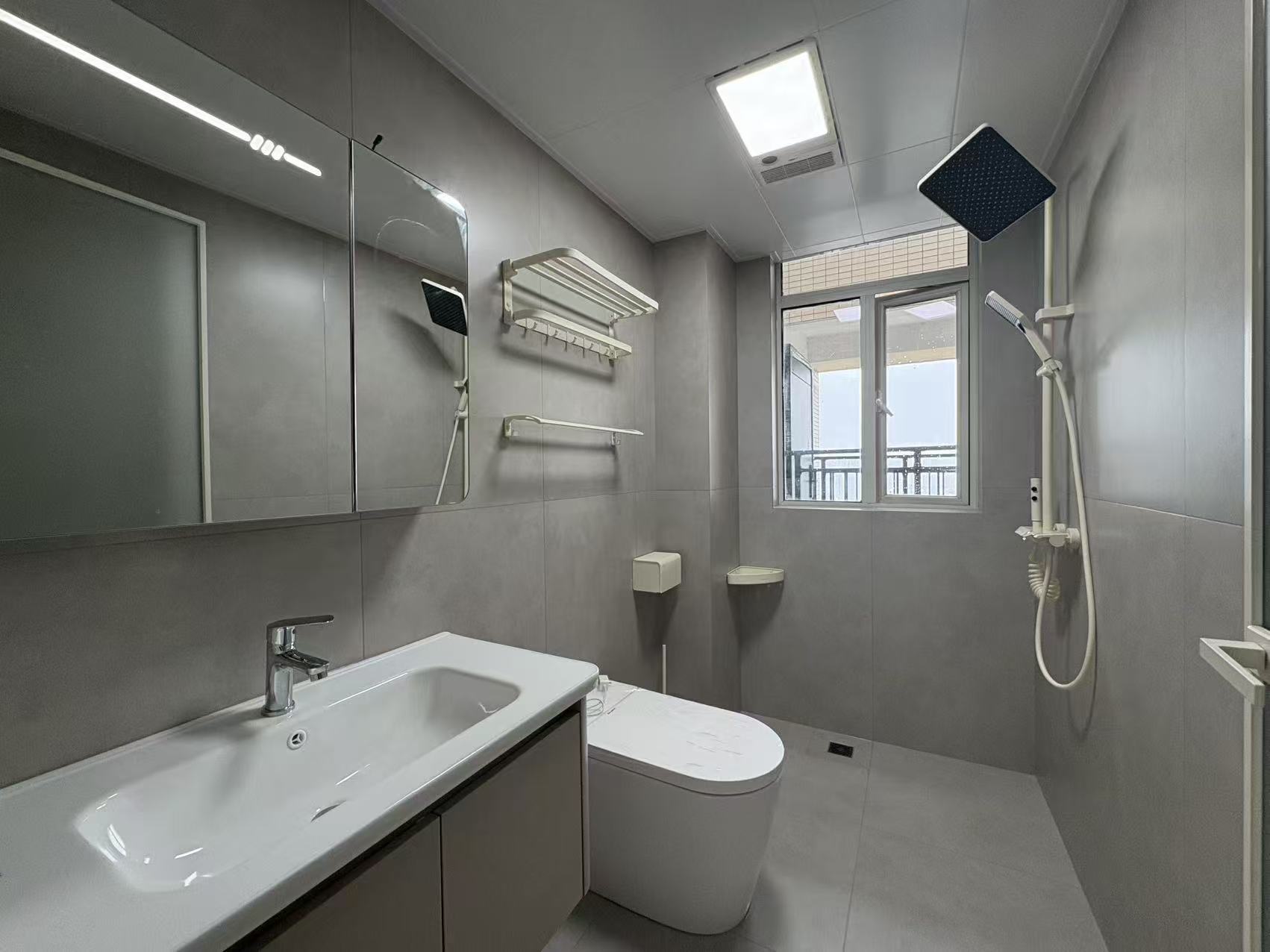 沔阳天泽园大学的旁边出行和购物都非常方便