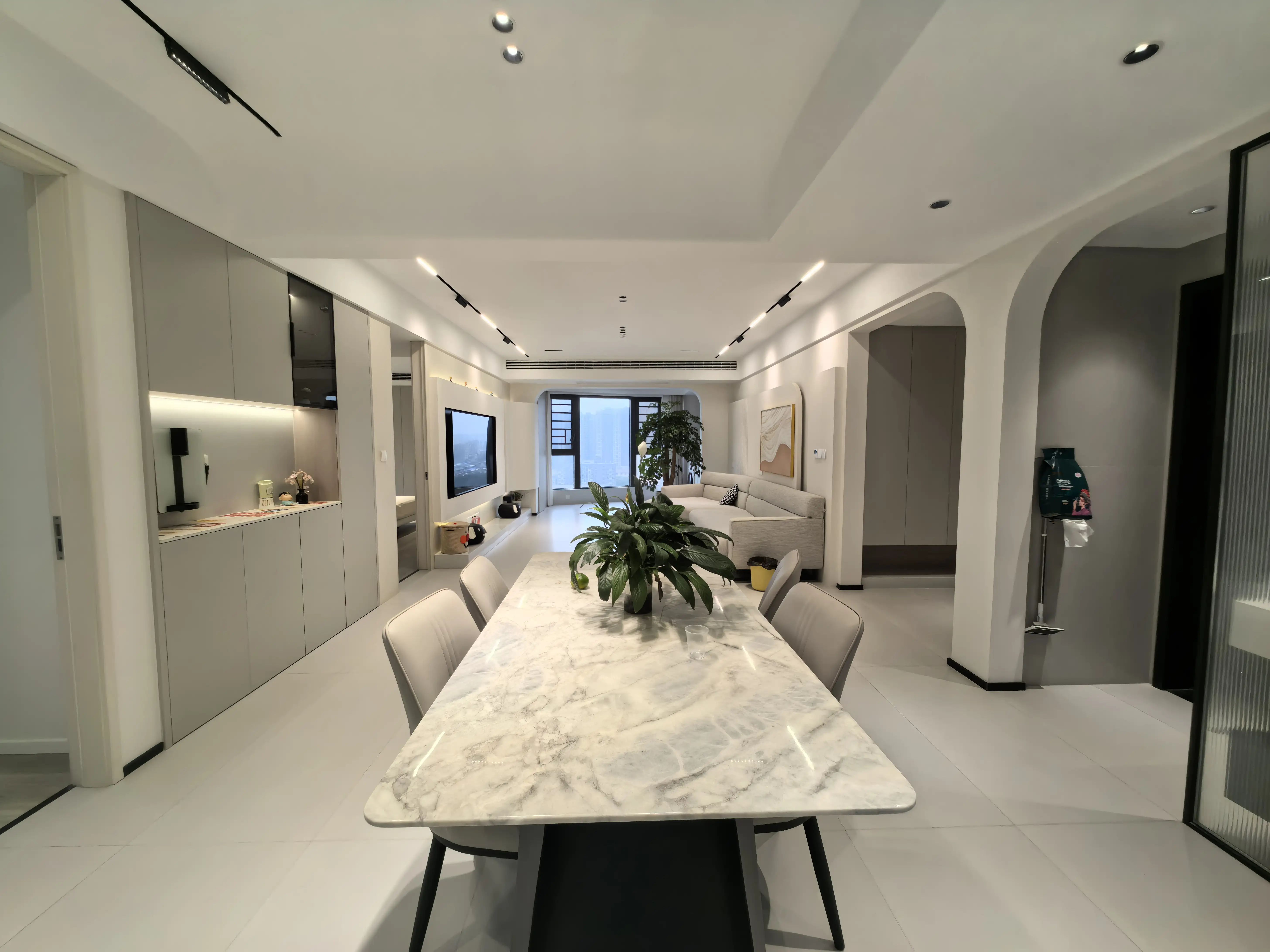 公园世家3室2厅2卫全新精装修没有怎么住过,家具家电全配，拎包即住！