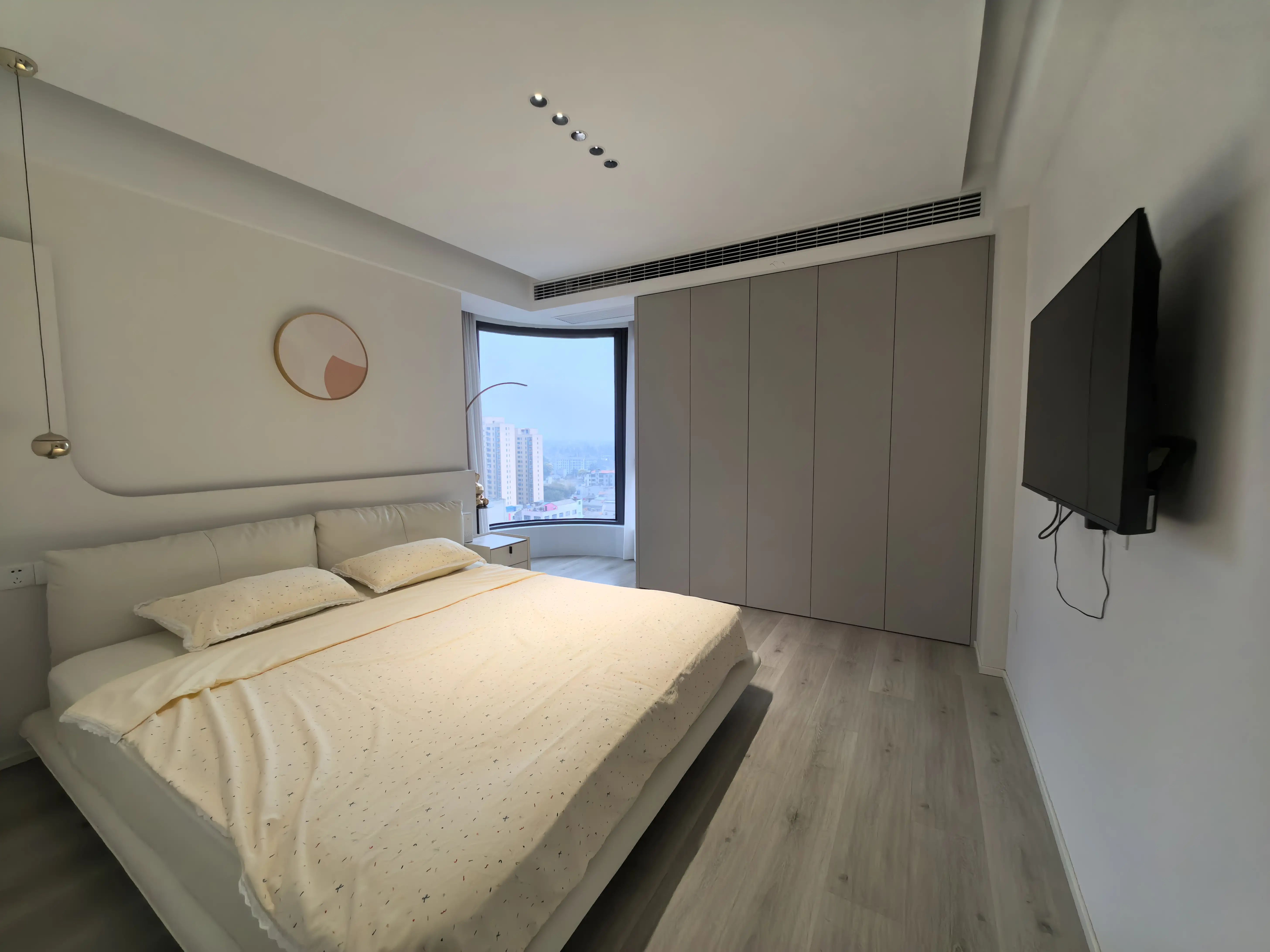 公园世家3室2厅2卫全新精装修没有怎么住过,家具家电全配，拎包即住！