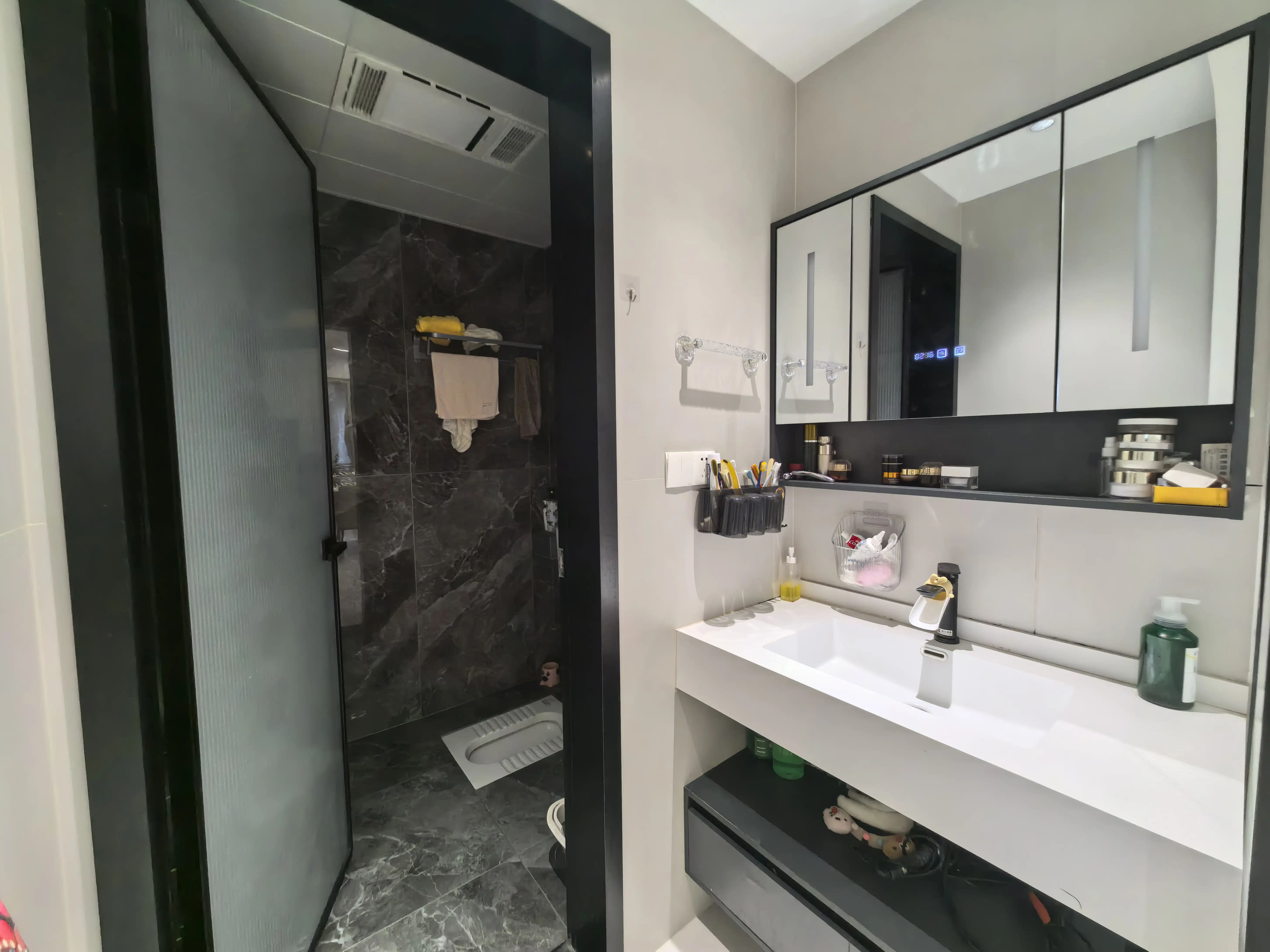 公园世家3室2厅2卫全新精装修没有怎么住过,家具家电全配，拎包即住！