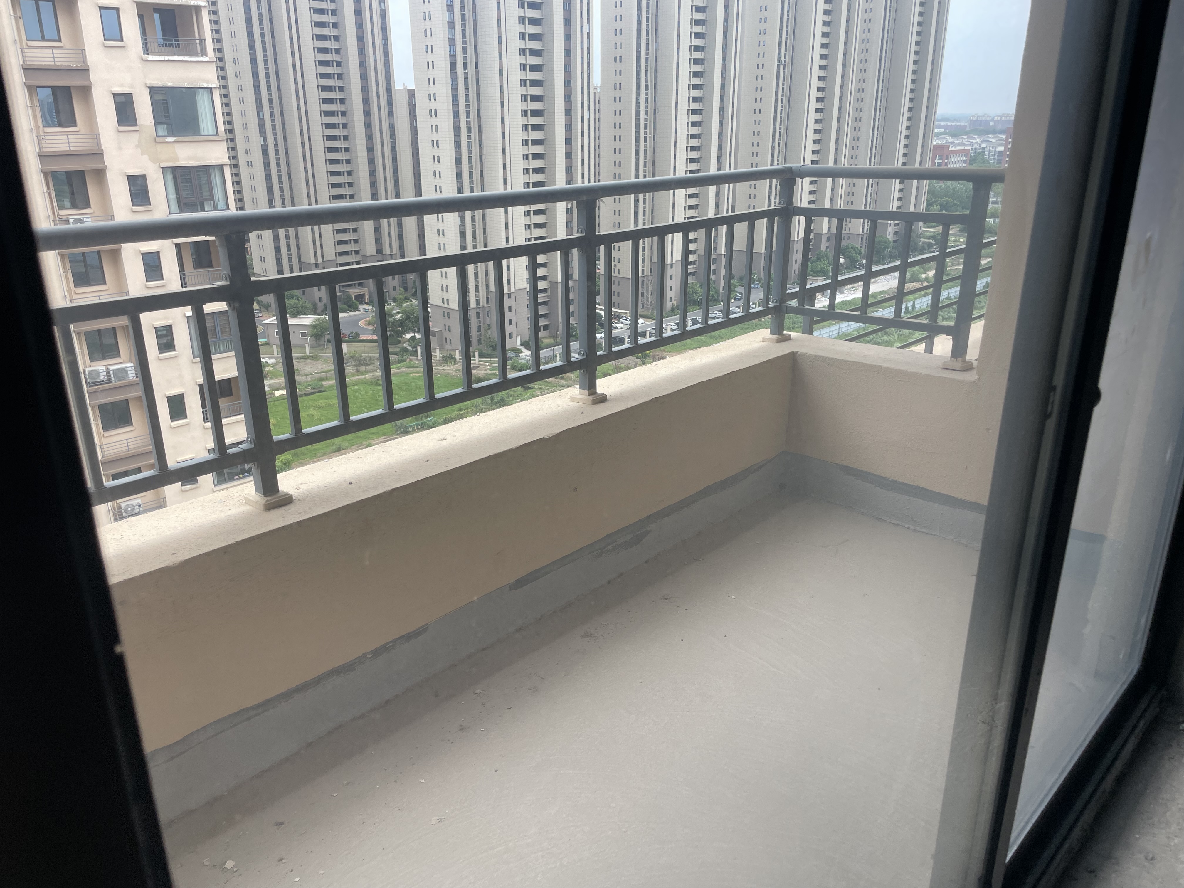 荣怀及第世家128平3室2厅2卫全新毛坯房，5600元一平优价出售！