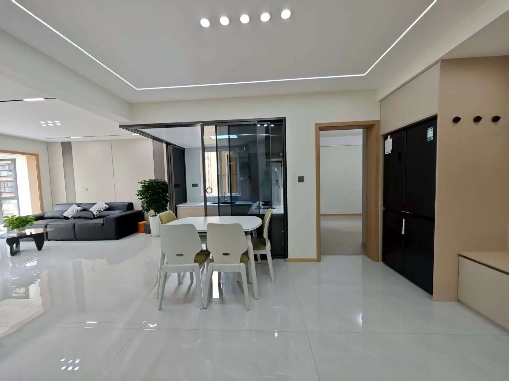 元泰未来城B2区，3室2厅2卫精装修拎包即住！