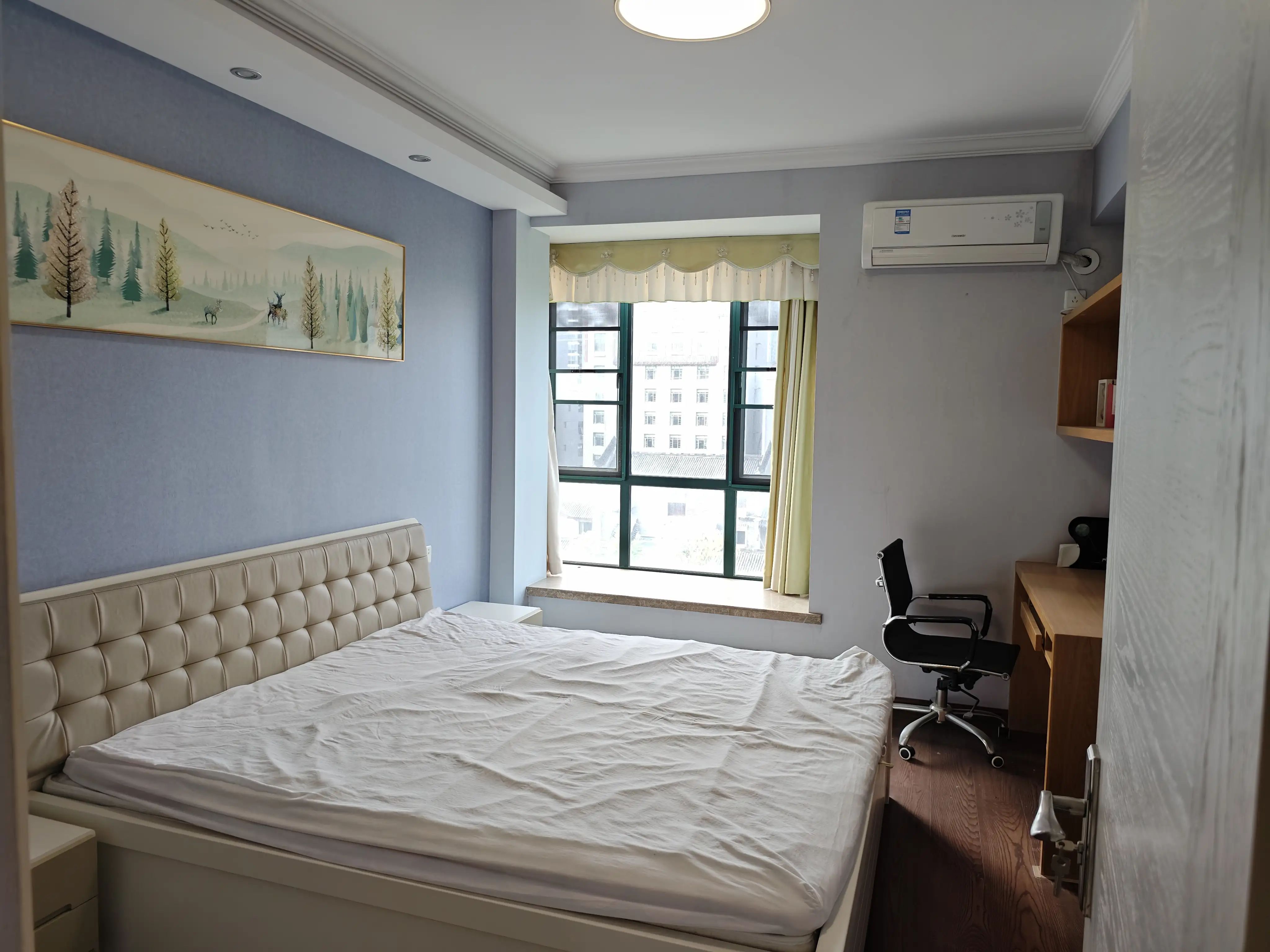 新城壹号3室2厅2卫精装修拎包即住远离高速没有燥音！