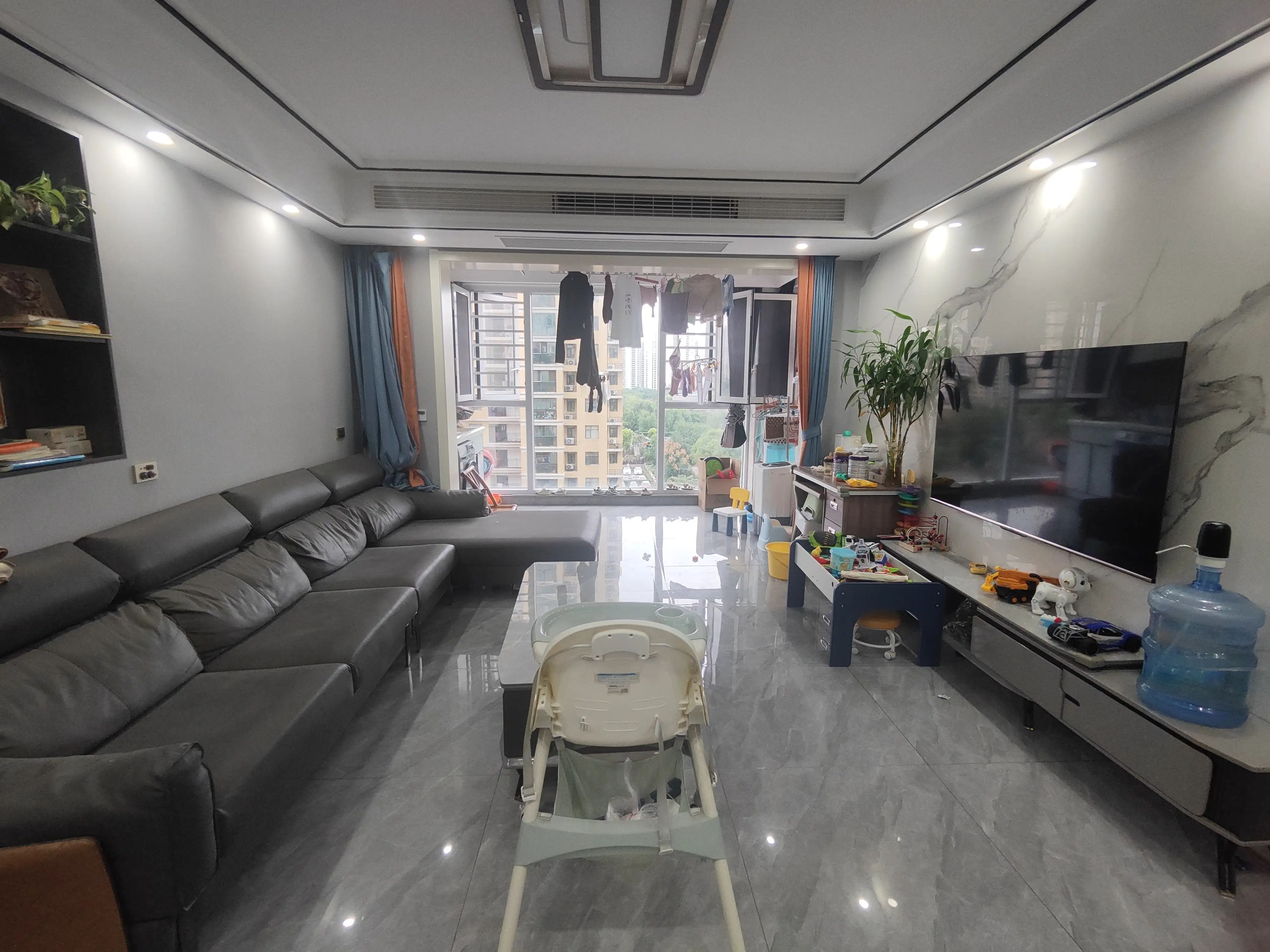 新城壹号3室2厅2卫精装修优价出售！