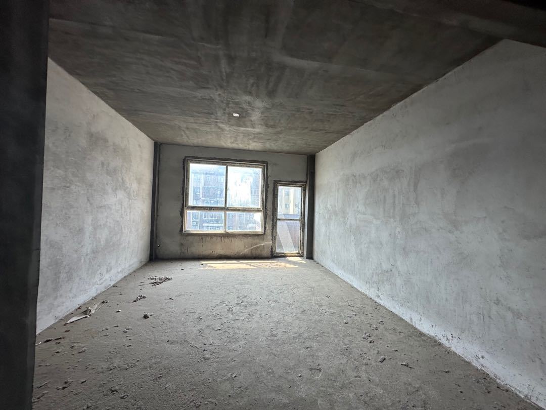 香岸华府3室2厅2卫130平米优价出售！