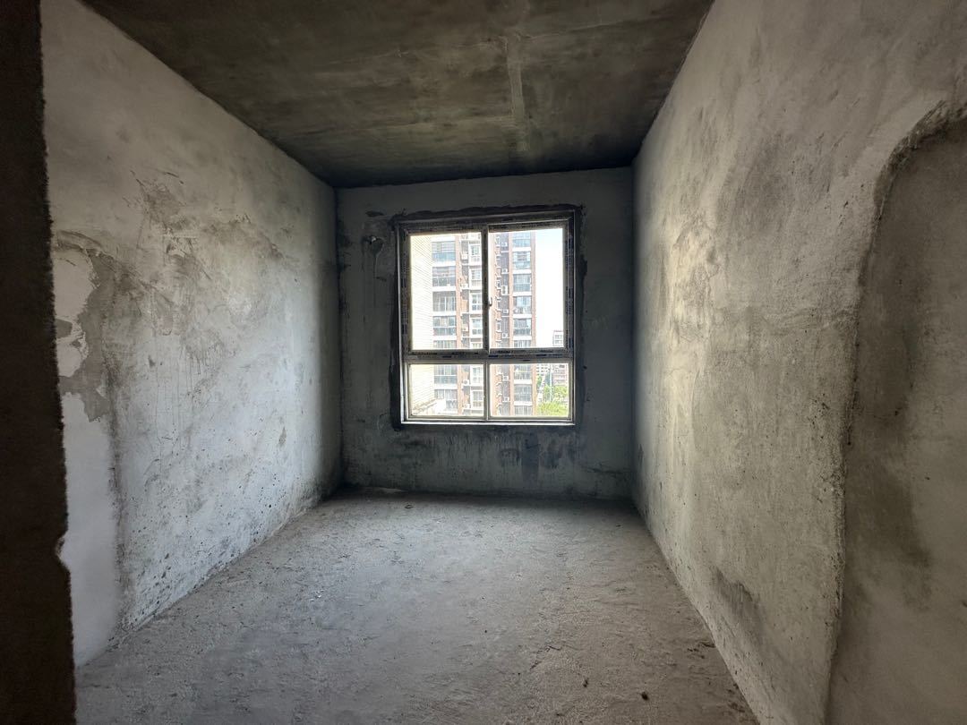 香岸华府3室2厅2卫130平米优价出售！