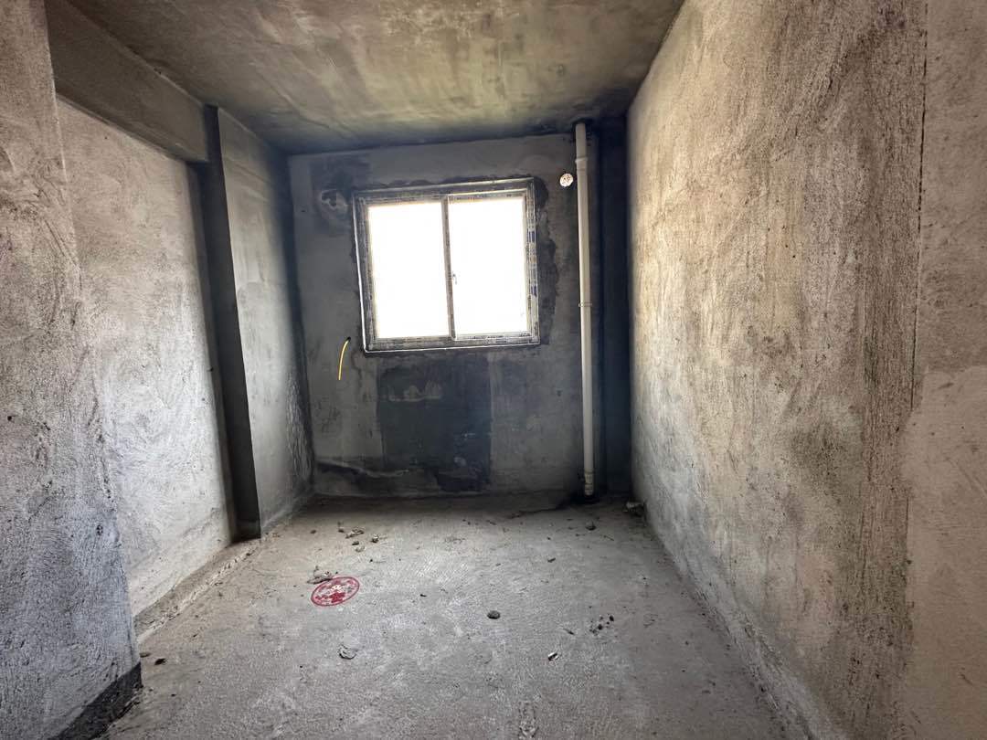 香岸华府3室2厅2卫130平米优价出售！