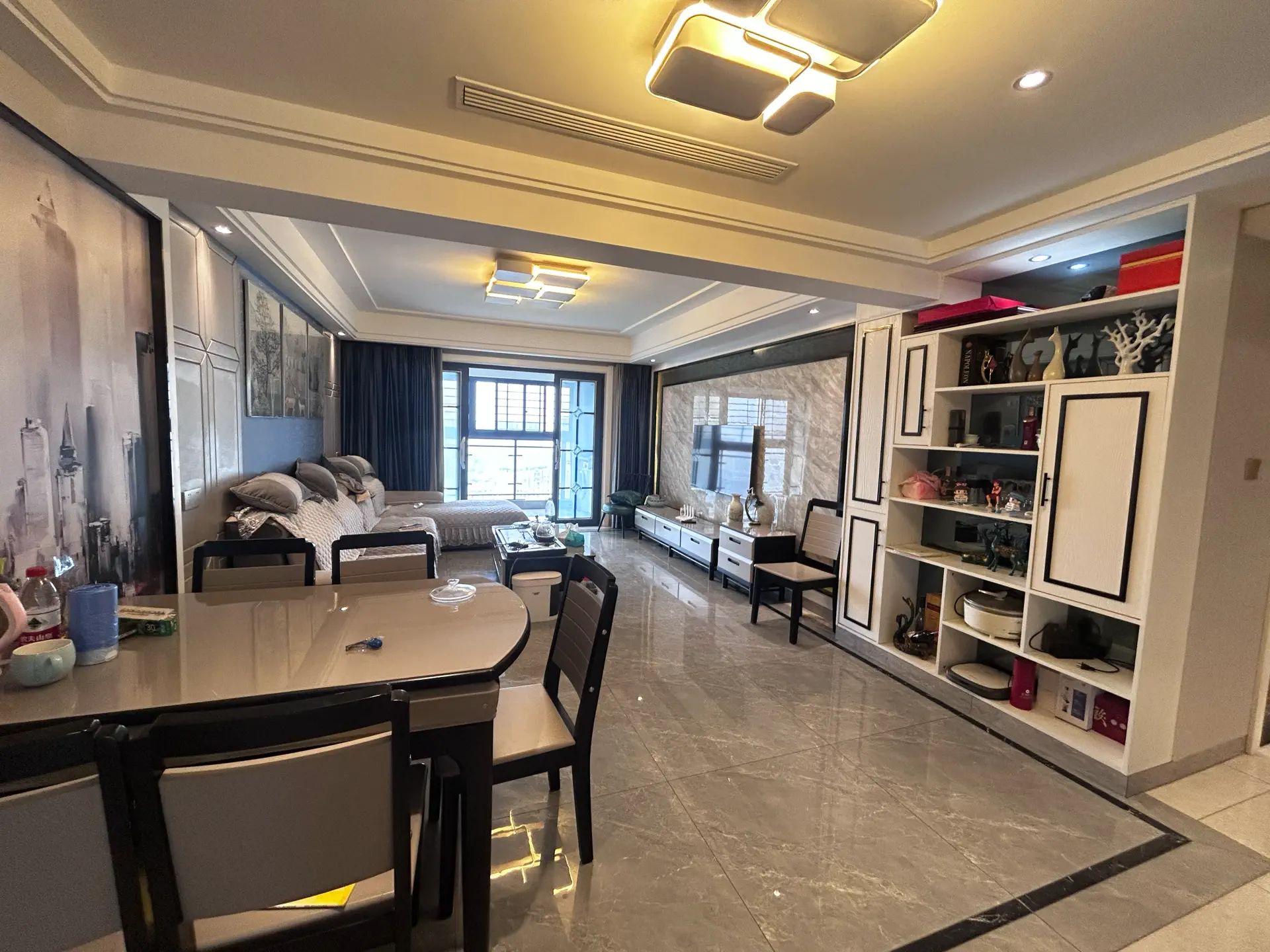 福星城3室2厅2卫精装修家具家电齐全保养完好优价出售！