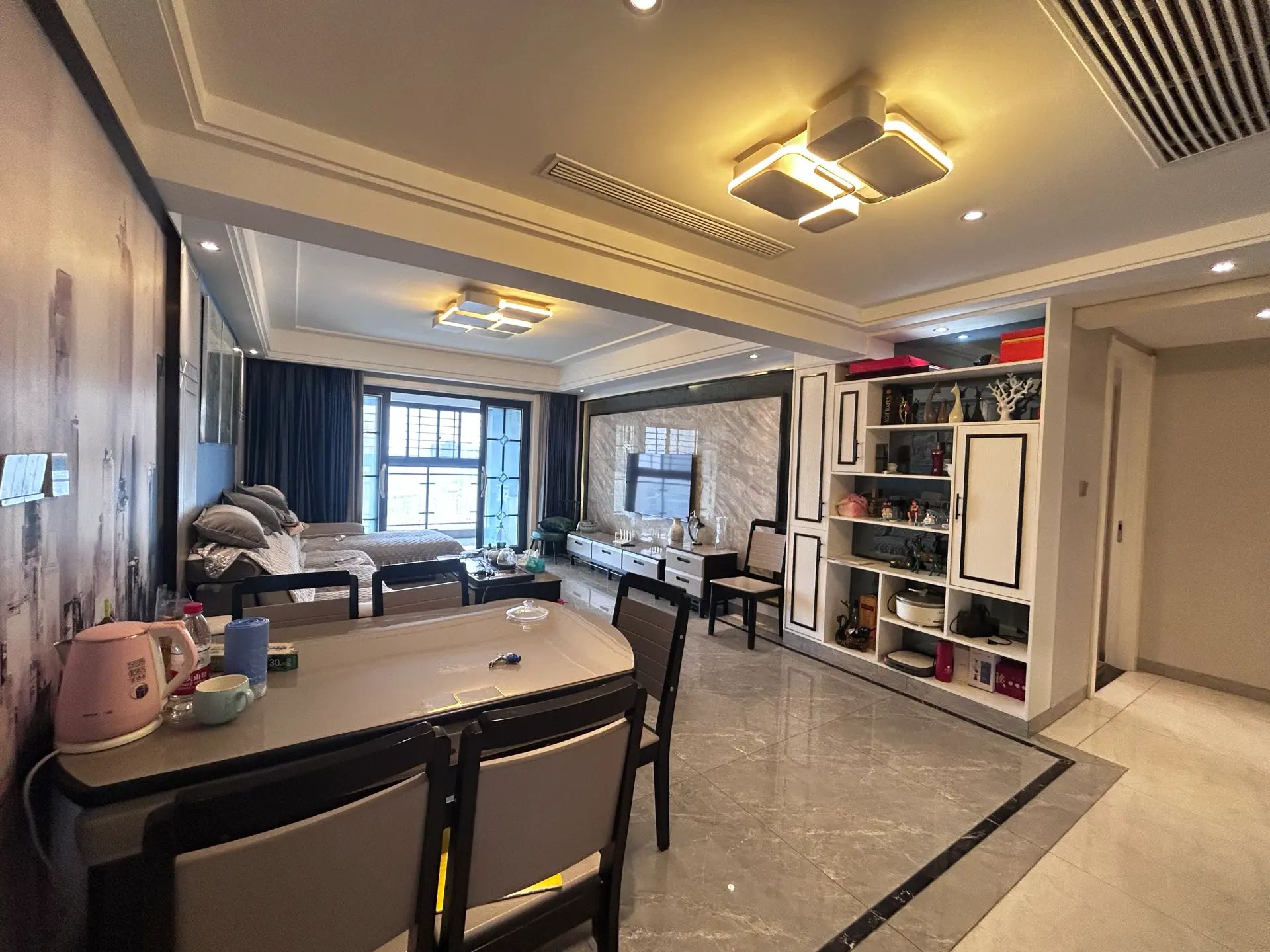 福星城3室2厅2卫精装修家具家电齐全保养完好优价出售！