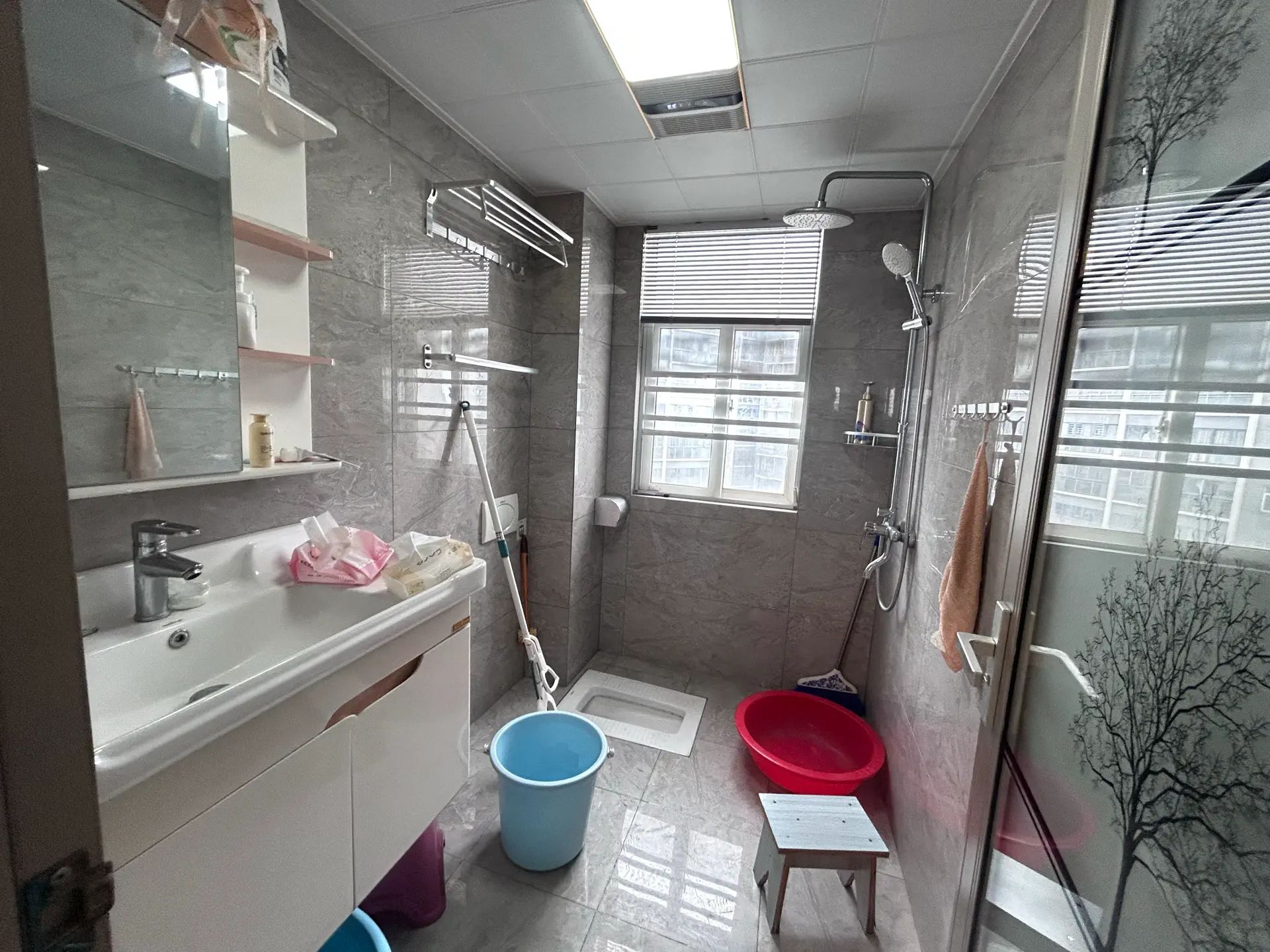 福星城3室2厅2卫精装修家具家电齐全保养完好优价出售！