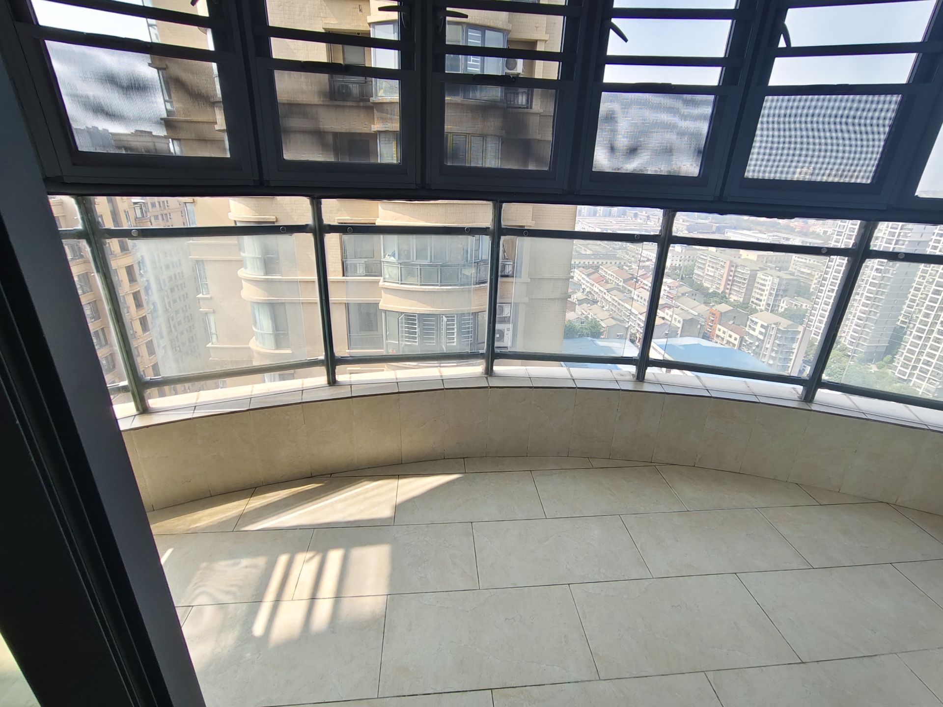 御台公馆.电梯边户.精装三房.看房有钥匙.