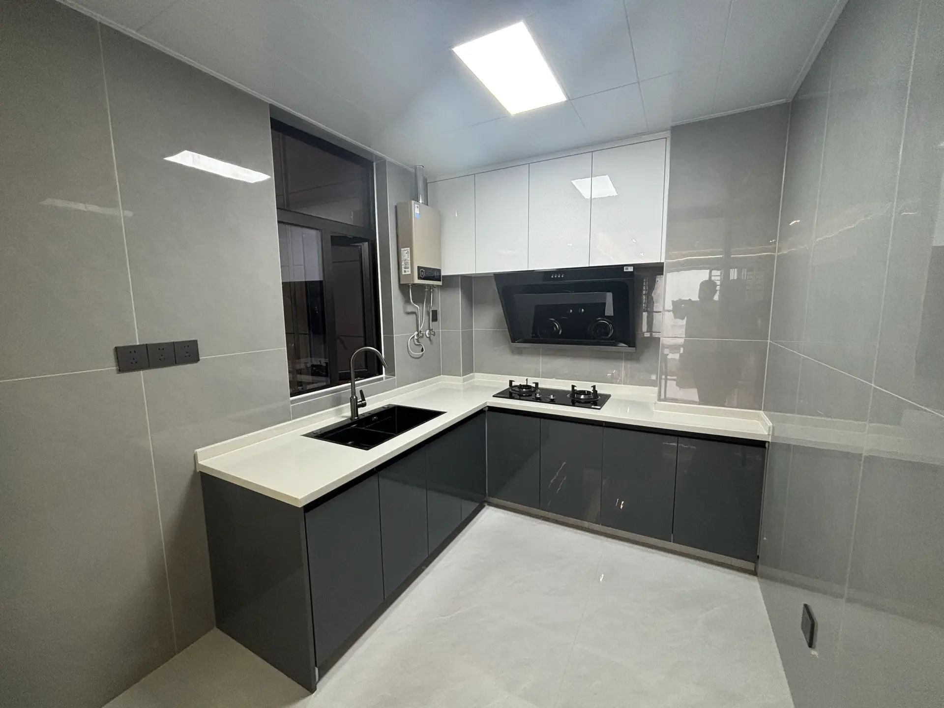 城南御湖世家3室2厅2卫精装修适合年底准备结婚的家庭！