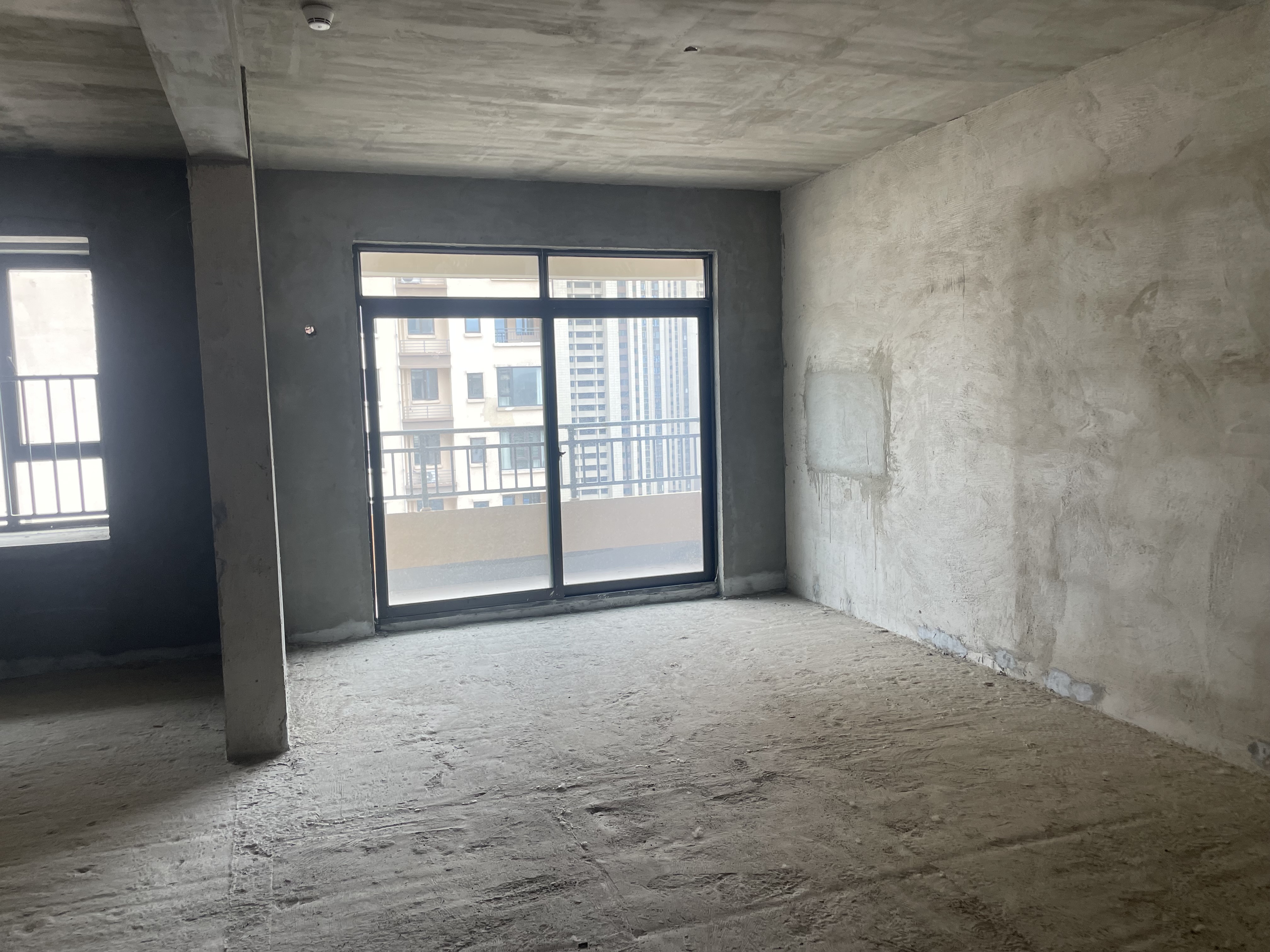 荣怀及第世家3室2厅2卫，全新毛坯房南面双阳台，优价出售！