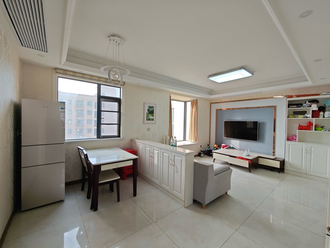 紫润尚城3室2厅1精装修家具家电齐全拎包即住！