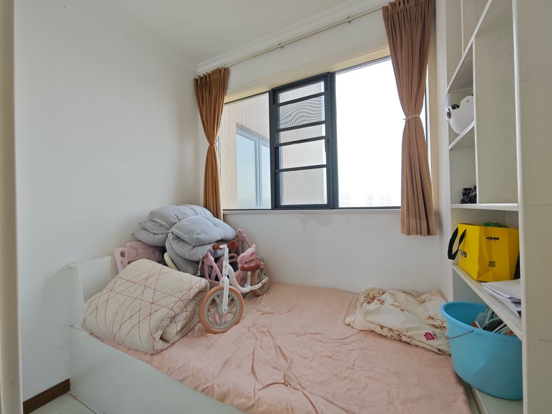 紫润尚城3室2厅1精装修家具家电齐全拎包即住！