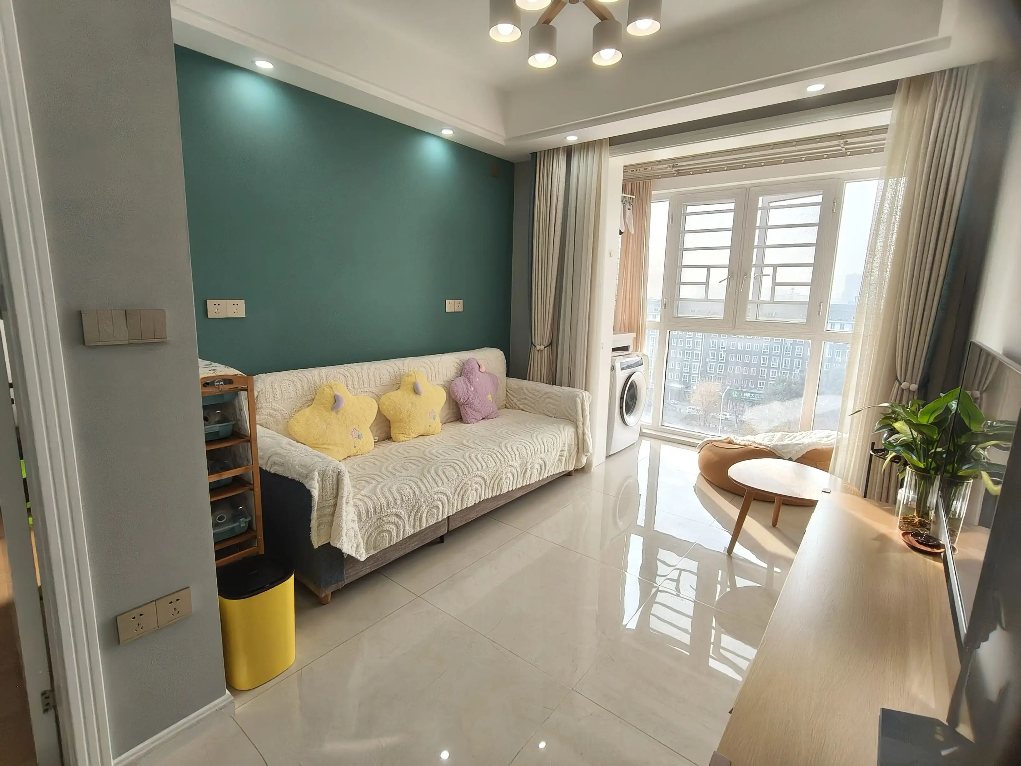 仙桃一中对面2室2厅1卫精装修保养完好像新的一样，优价出售！