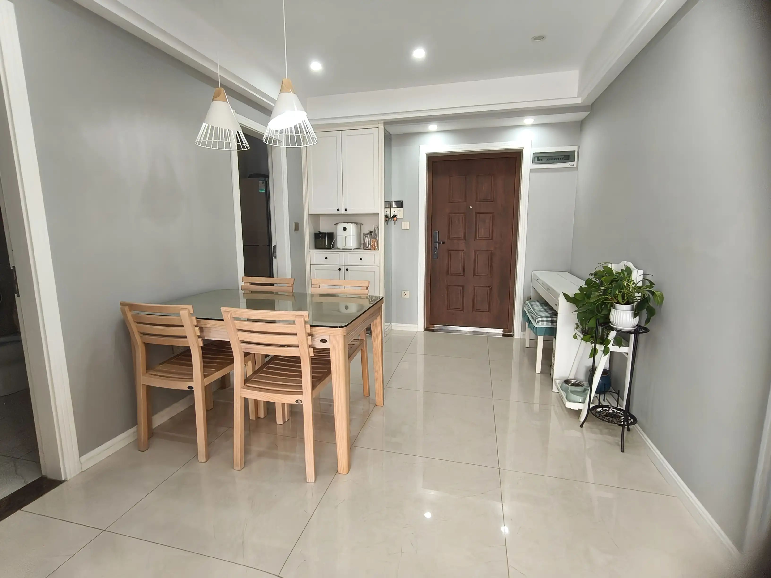 仙桃一中对面2室2厅1卫精装修保养完好像新的一样，优价出售！