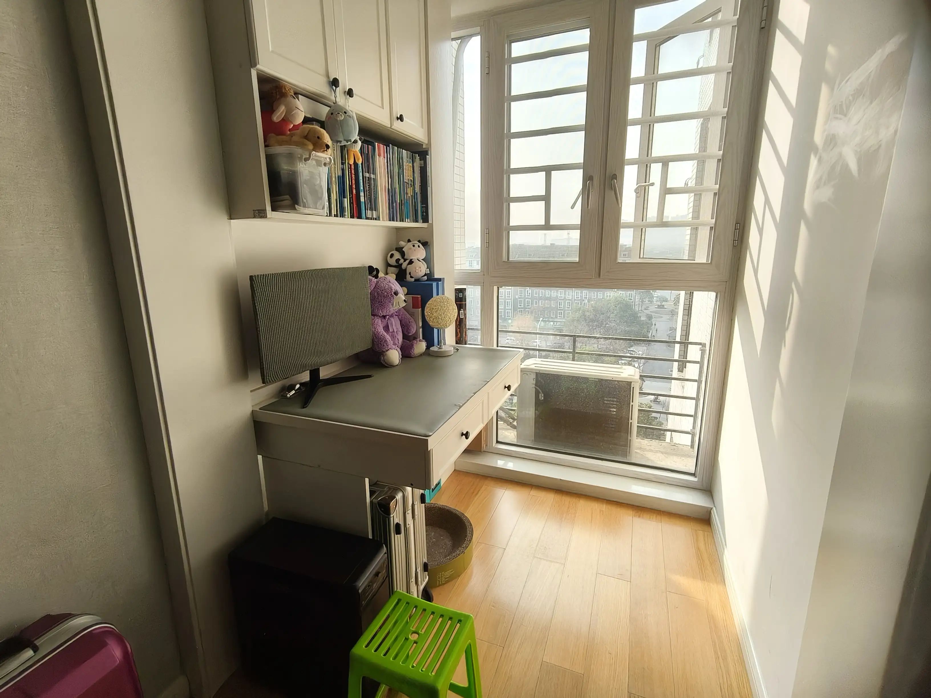 仙桃一中对面2室2厅1卫精装修保养完好像新的一样，优价出售！